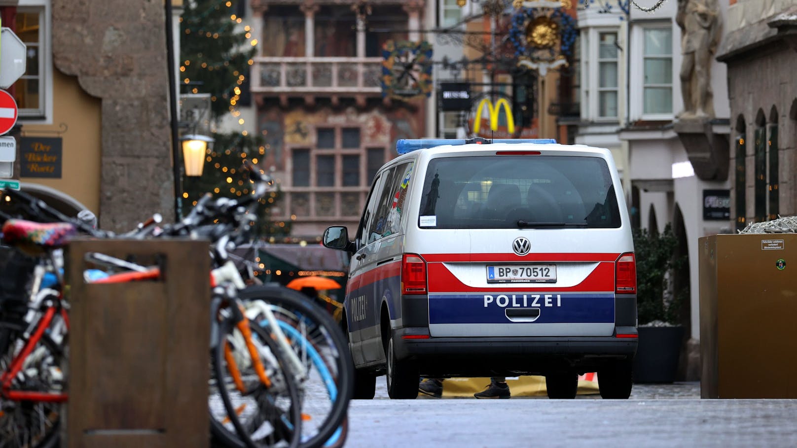 Brutalo-Attacke! Mann auf der Straße niedergeschlagen