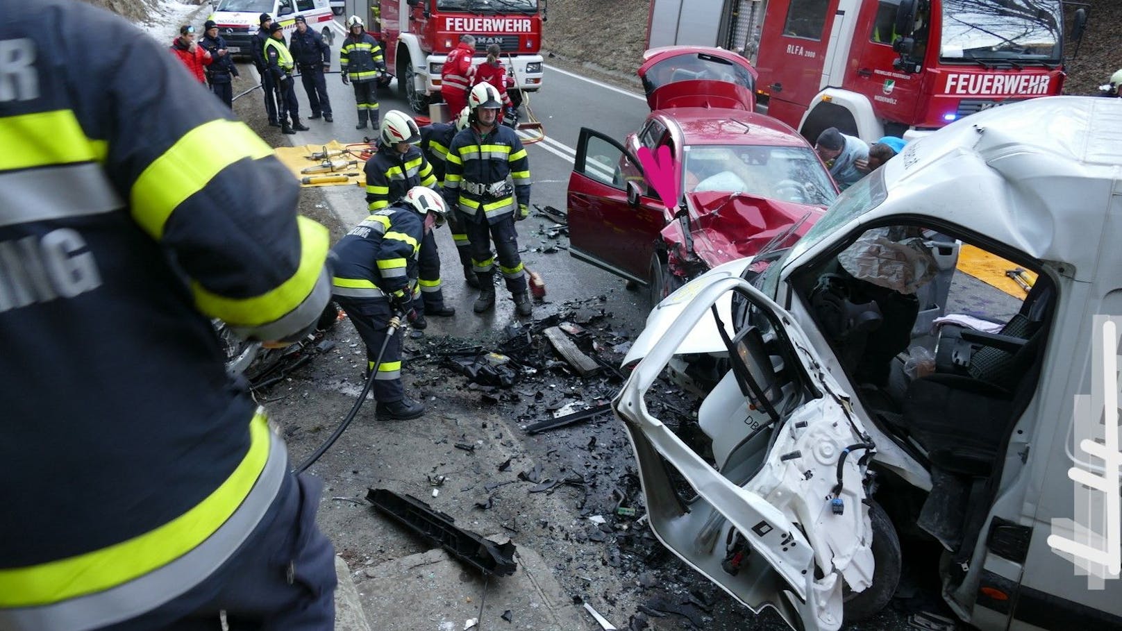 Montagfrüh ereignete sich beim Tunnelportal Süd des "Scheiflinger Ofens" ein Verkehrsunfall mit drei beteiligten Fahrzeugen. Dabei wurden insgesamt fünf Personen verletzt.