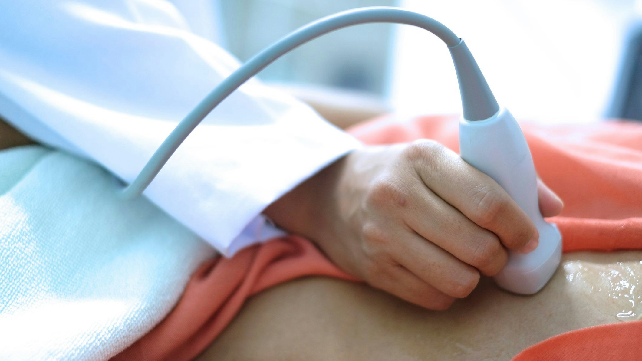 Bei einer ungewollten Schwangerschaft könnten theoretisch nun auch Hersteller eines schadhaften Kondoms Unterhalt zahlen müssen. 