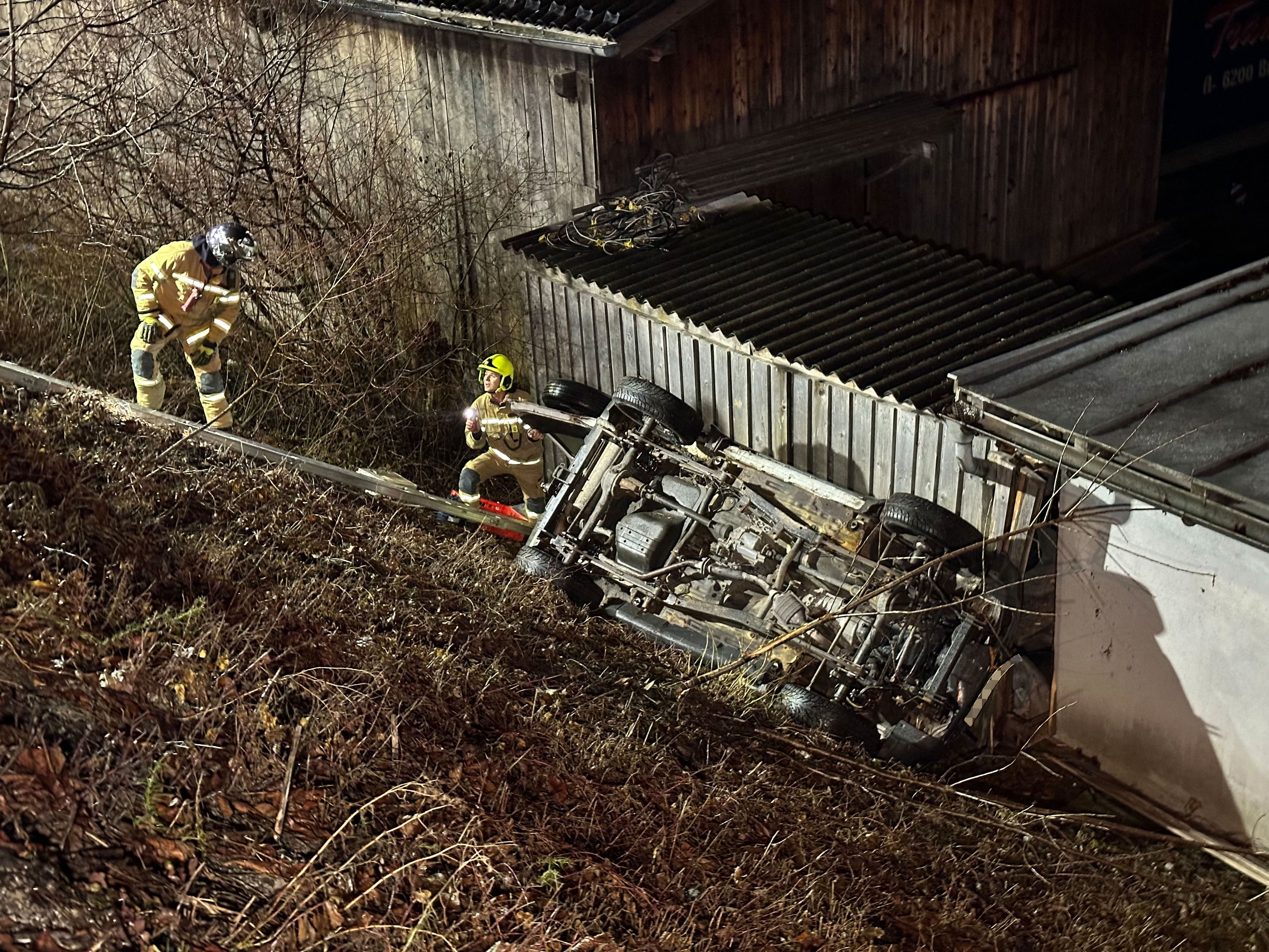 Extrem-Glatteis Sorgt Für Mehrere Unfälle Auf Straßen | Heute.at