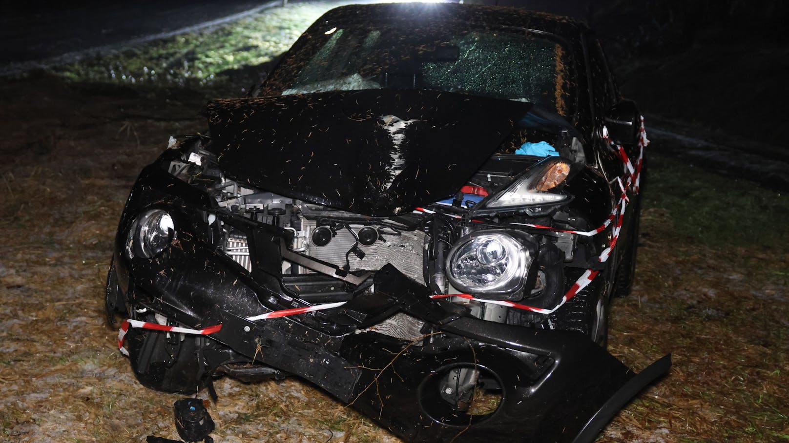 Autofahrerin nach Crash in OÖ in Wrack eingeklemmt