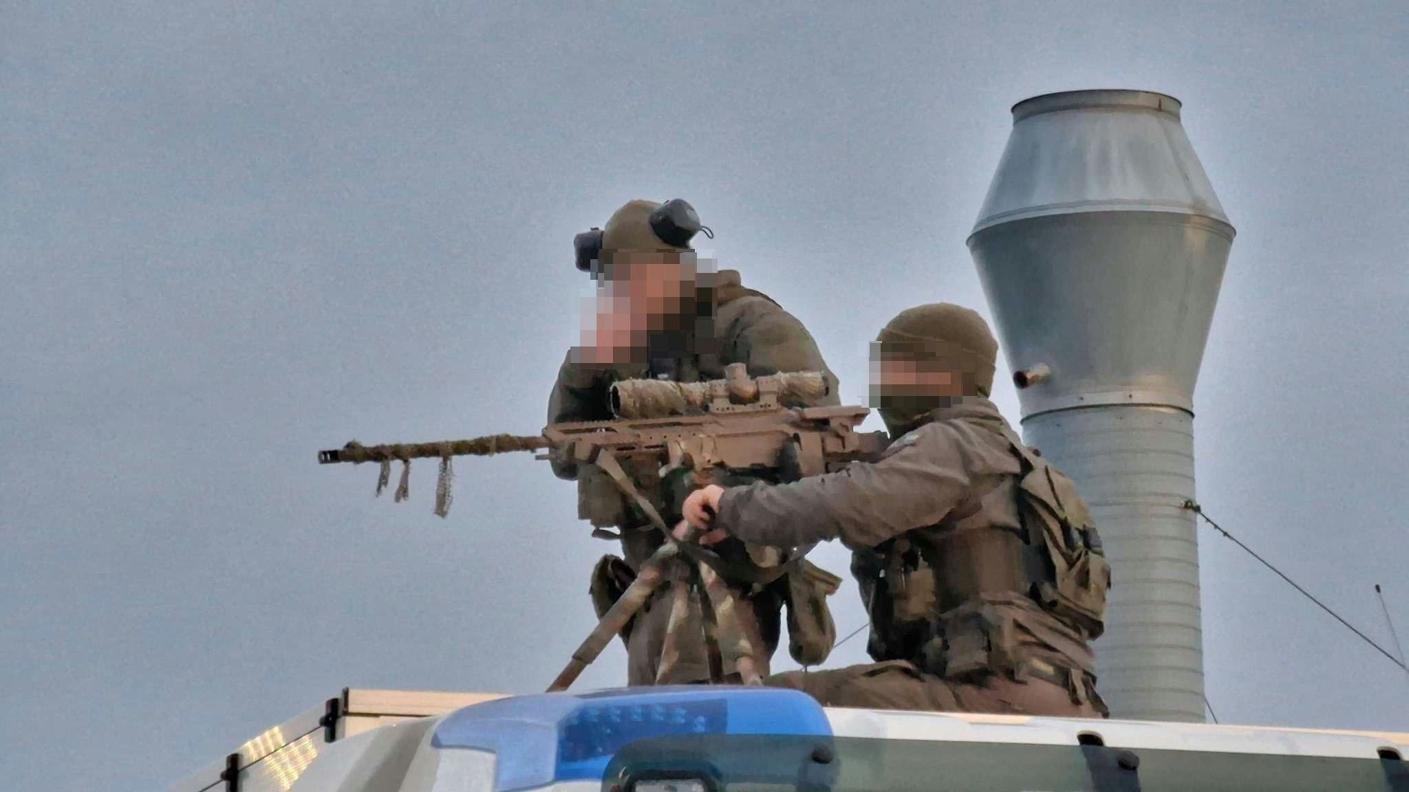 Beim Großbrand in Zwettl am Dienstag (23.01.2024) kam auch ein Cobra-Scharfschütze zum Einsatz. 