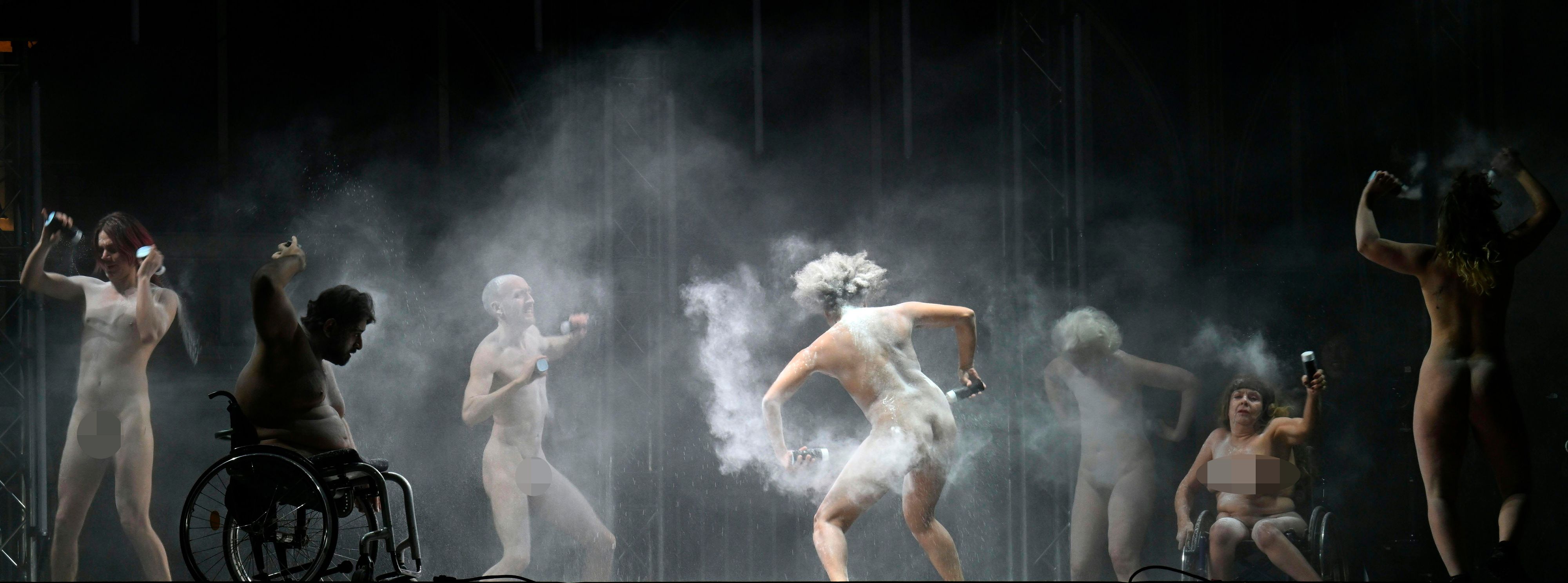 Grande Finale zur Eröffnung der Kulturhauptstadt Bad Ischl: Der textilfreie 