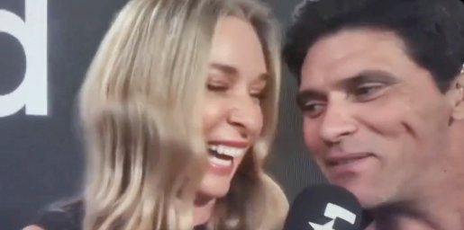 Barbara Schett lacht über Mark Philippoussis.