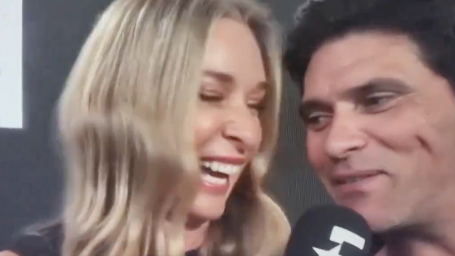 Barbara Schett lacht über Mark Philippoussis.