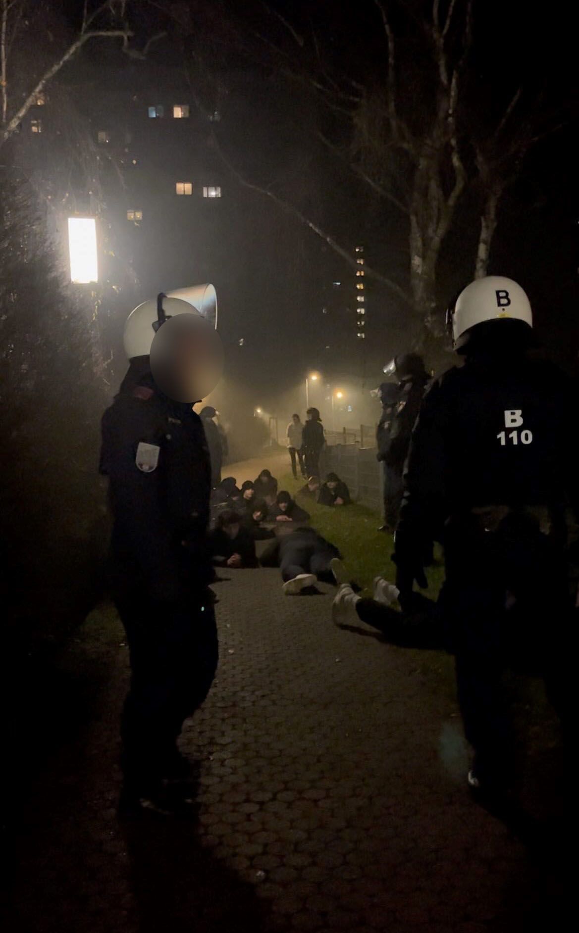 Krawalle im Dr.-Franz-Koch-Hof in Wien-Floridsdorf.