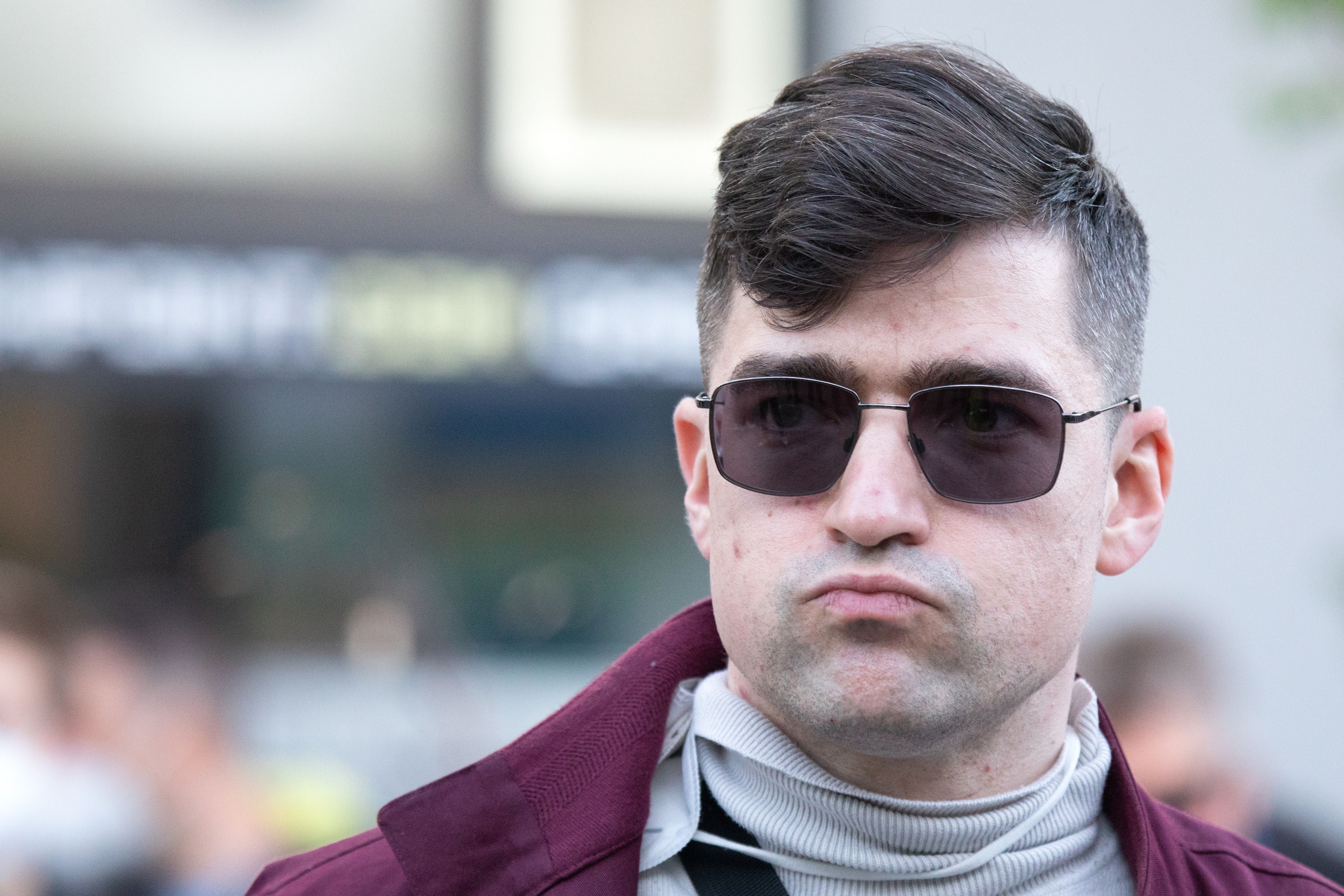 Trotz Fahndungseintrag will der ehemalige Identitären-Chef Martin Sellner schon am Montag nach Deutschland reisen.