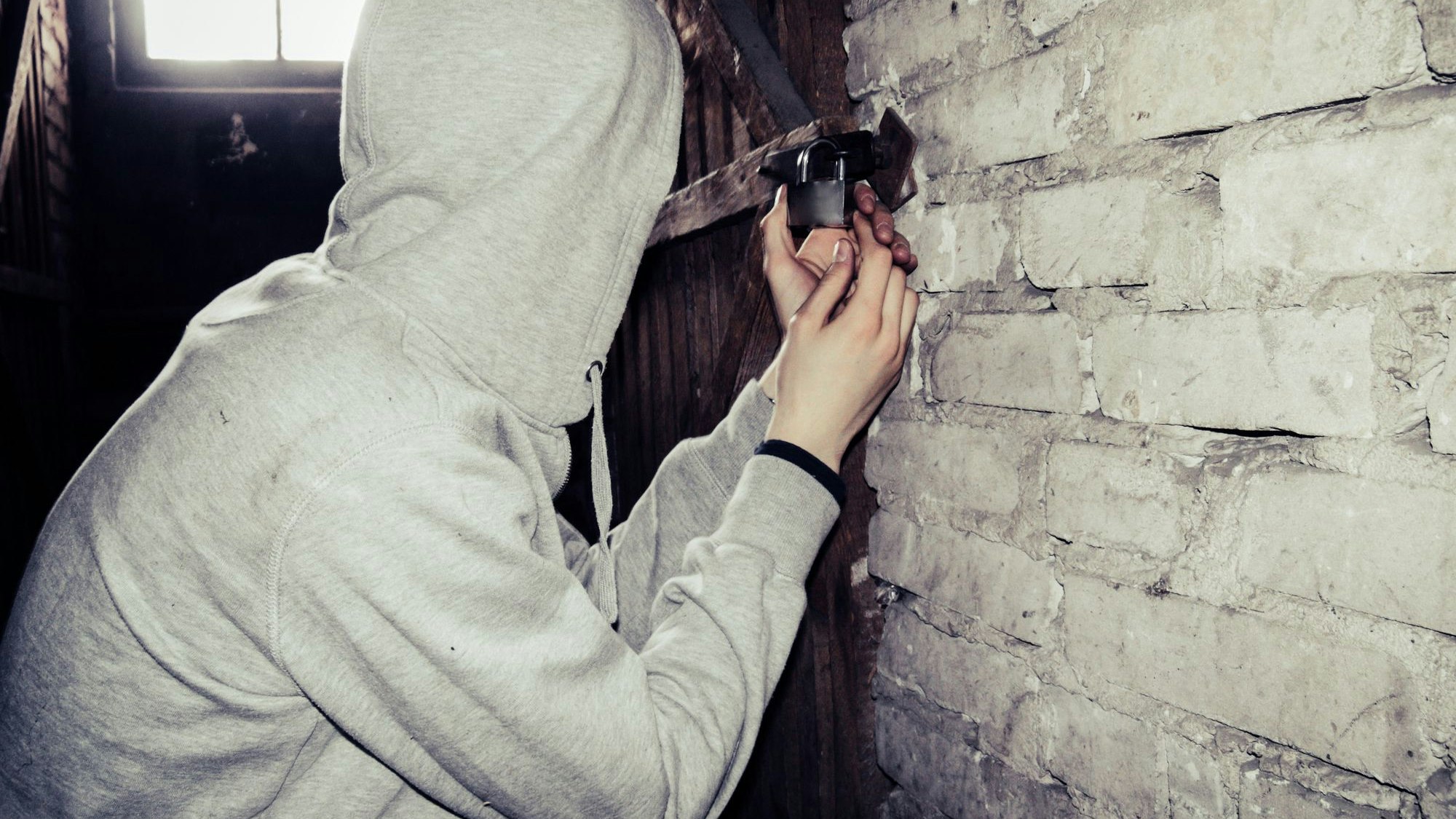 Heute.at - Nichts hält ihn auf – Unbekannter schläft in Kellern