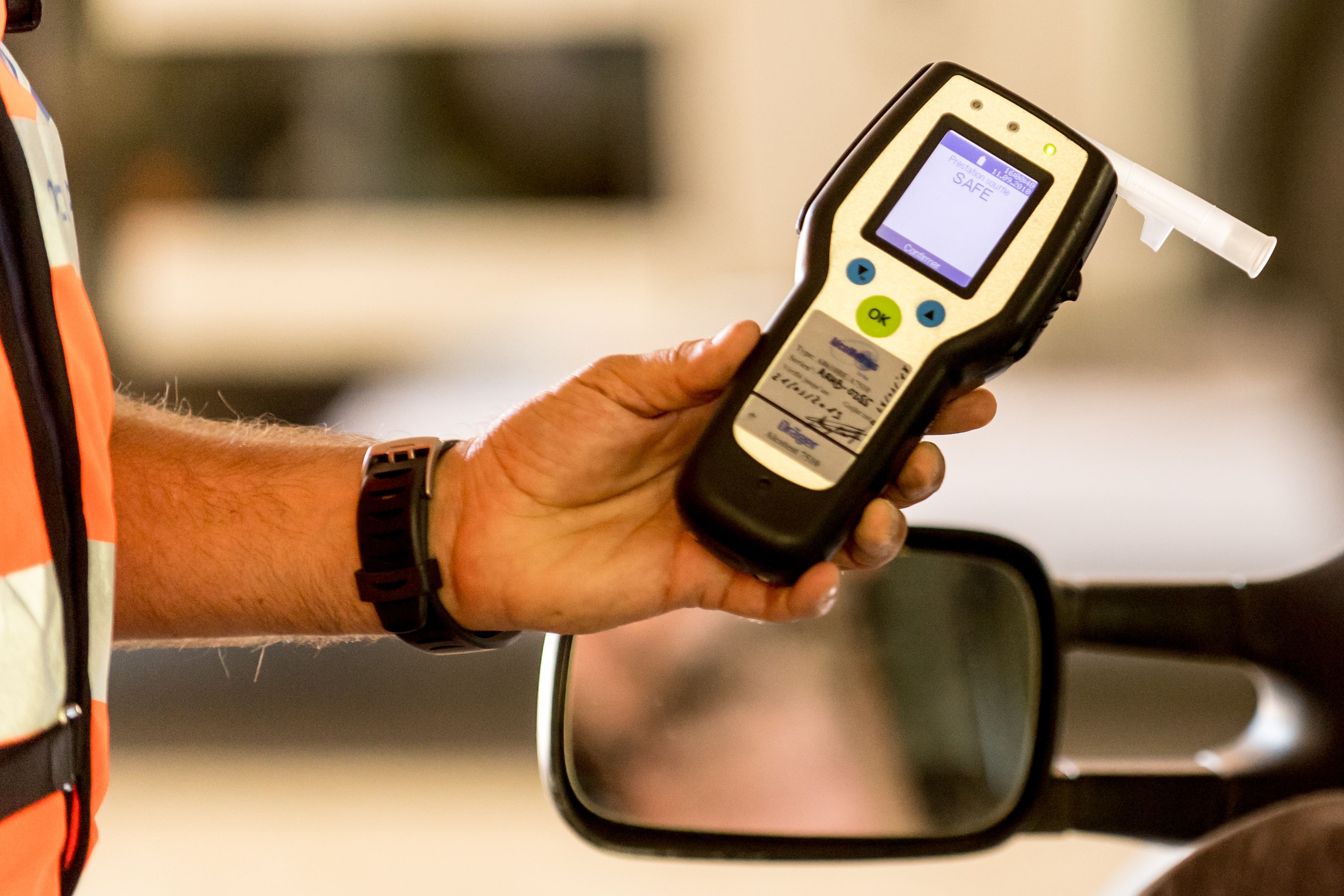 Der Alkotest bei dem jungen Verkehrssünder ergab einen üppigen Wert. (Symbolbild)