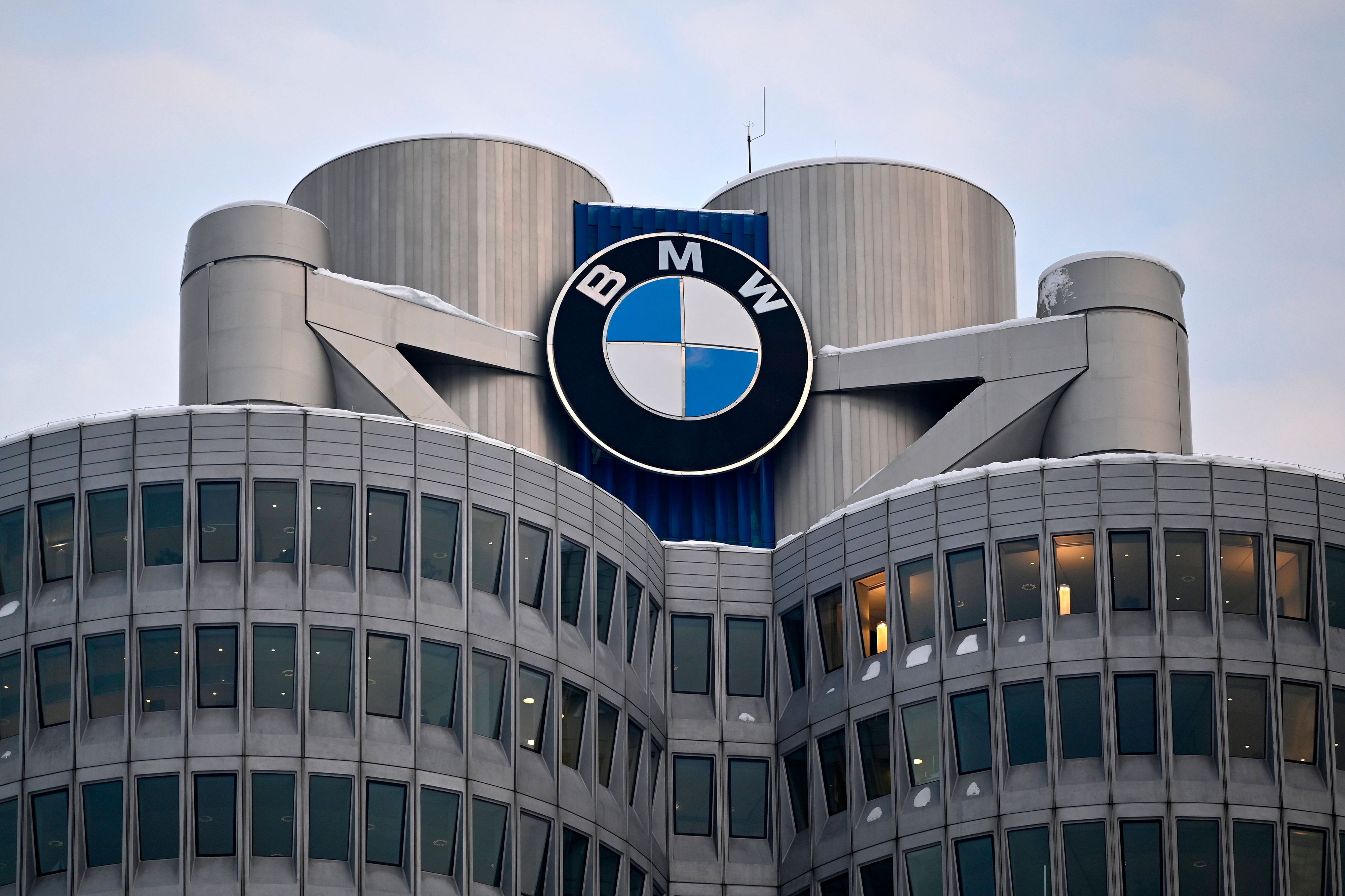 Gegen BMW wird aufgrund des Verdacht auf Manipulation bei Abgaswerten ermittelt.
