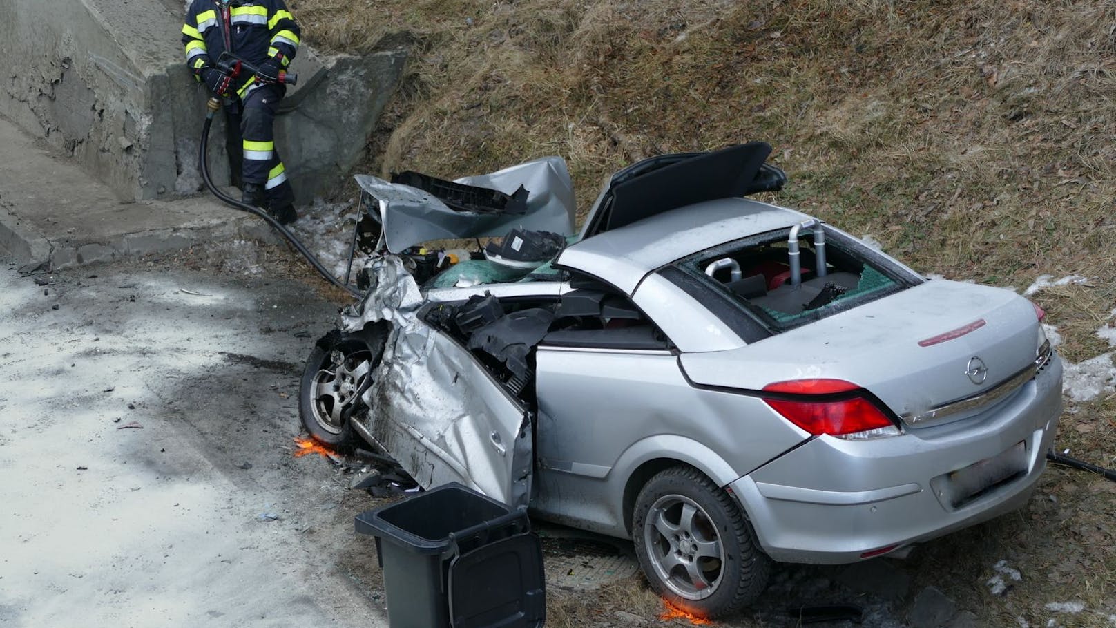 Montagfrüh ereignete sich beim Tunnelportal Süd des "Scheiflinger Ofens" ein Verkehrsunfall mit drei beteiligten Fahrzeugen. Dabei wurden insgesamt fünf Personen verletzt.