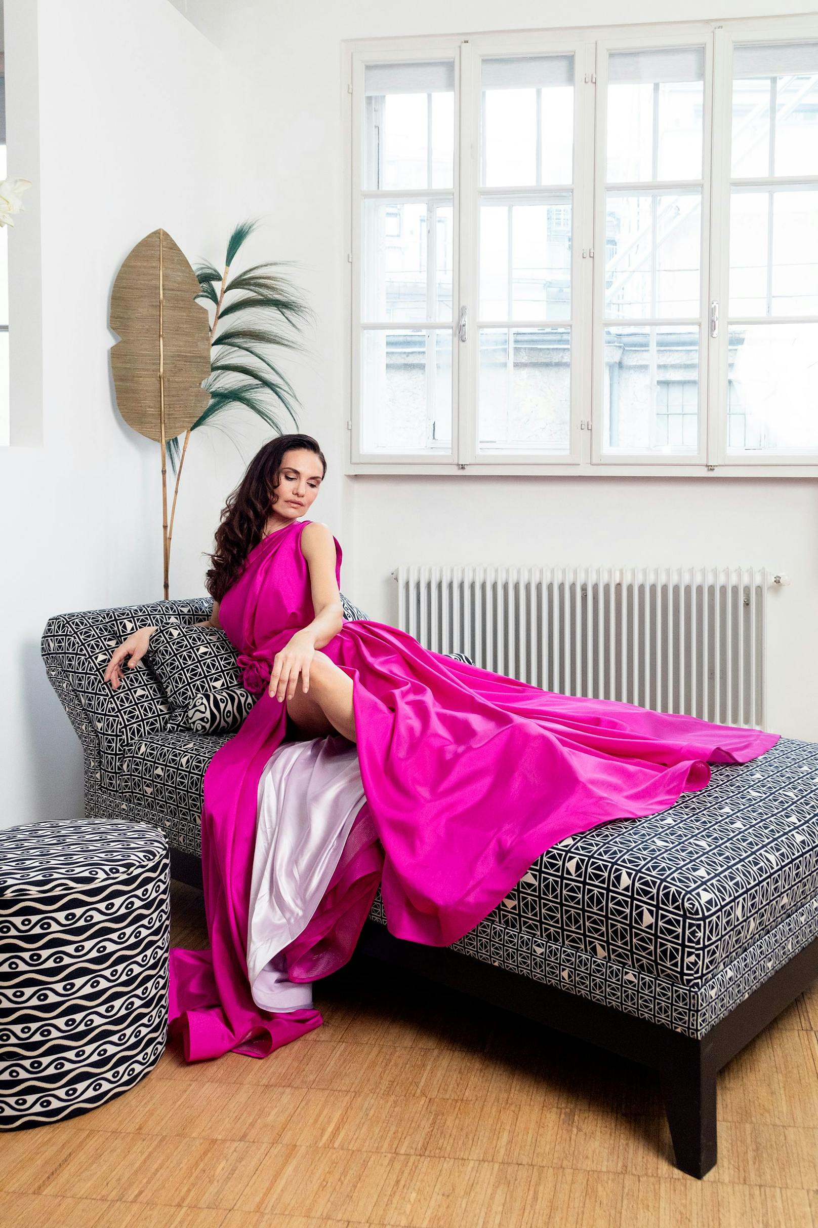 Die "Miss Austria" von 2003 Tanja Duhovich in einer pinken Robe von Star-Designer Alexis F. Gonzalez.