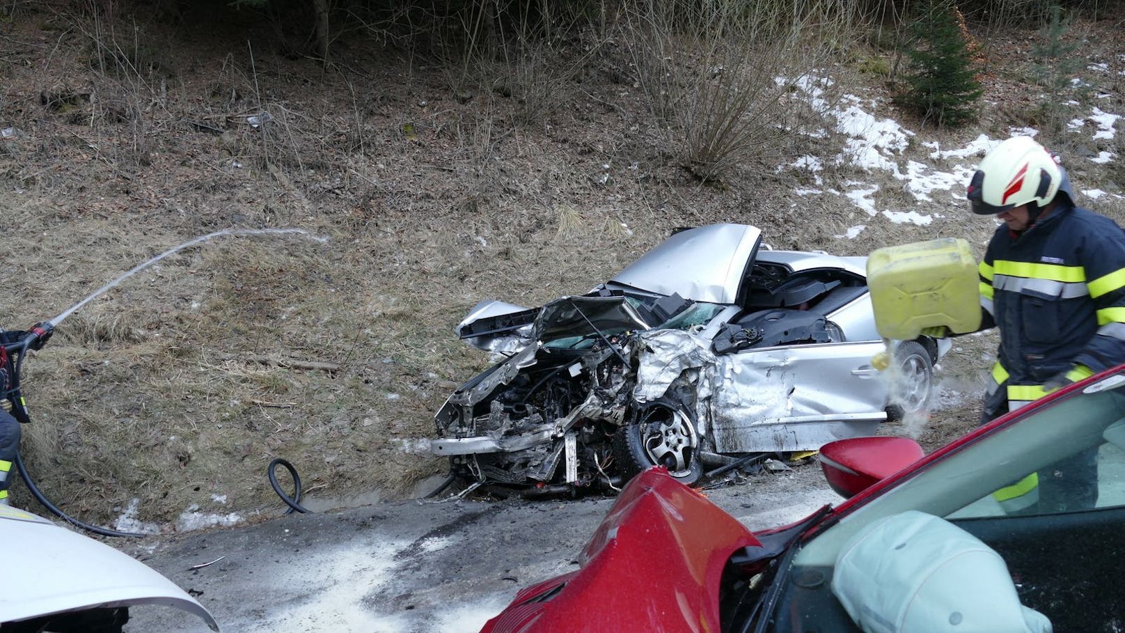 Montagfrüh ereignete sich beim Tunnelportal Süd des "Scheiflinger Ofens" ein Verkehrsunfall mit drei beteiligten Fahrzeugen. Dabei wurden insgesamt fünf Personen verletzt.