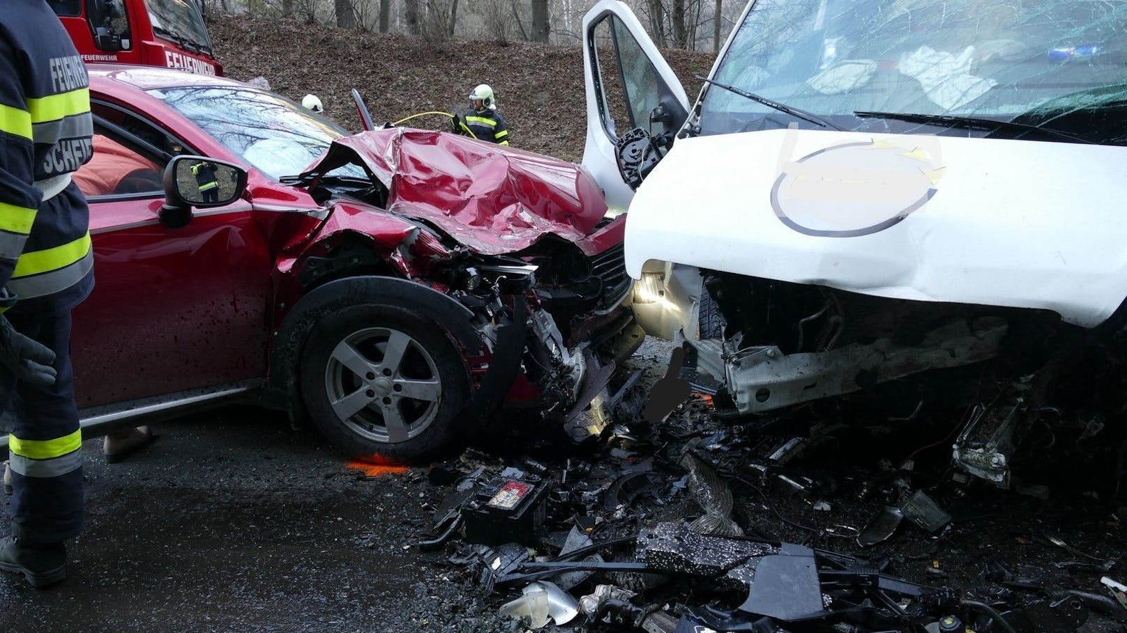 Montagfrüh ereignete sich beim Tunnelportal Süd des "Scheiflinger Ofens" ein Verkehrsunfall mit drei beteiligten Fahrzeugen. Dabei wurden insgesamt fünf Personen verletzt.