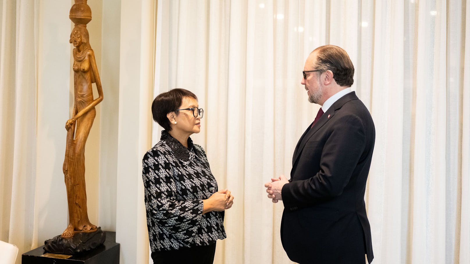 Am 23. Jänner 2024 traf Außenminister Alexander Schallenberg seine indonesische Amtskollegin Retno L.P. Marsudi am Rande des UN-Sicherheitsrates zum Nahen Osten in New York. 