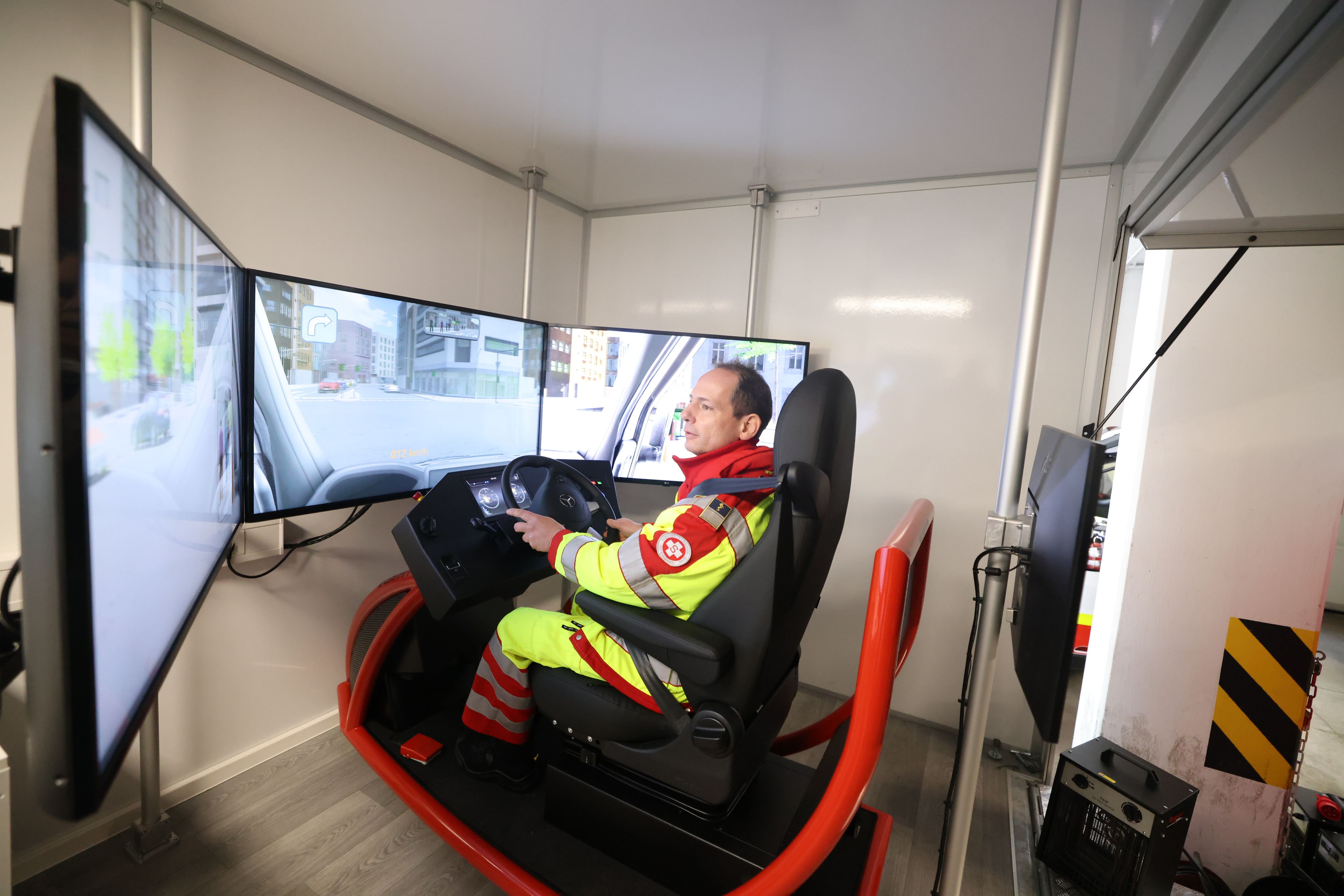 Mit Wiens erstem Blaulichtsimulator können Rettungsleute besser für die Einsatzfahrten trainieren.&nbsp;