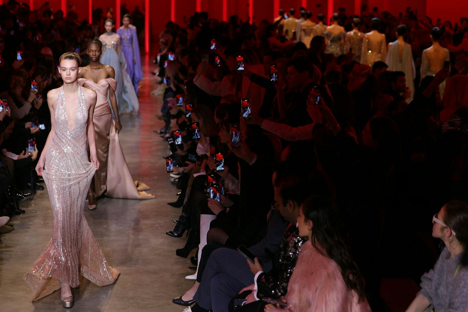 Wie gewohnt wurde die Kollektion des libanesischer Modeschöpfers von Pastelltönen dominiert.