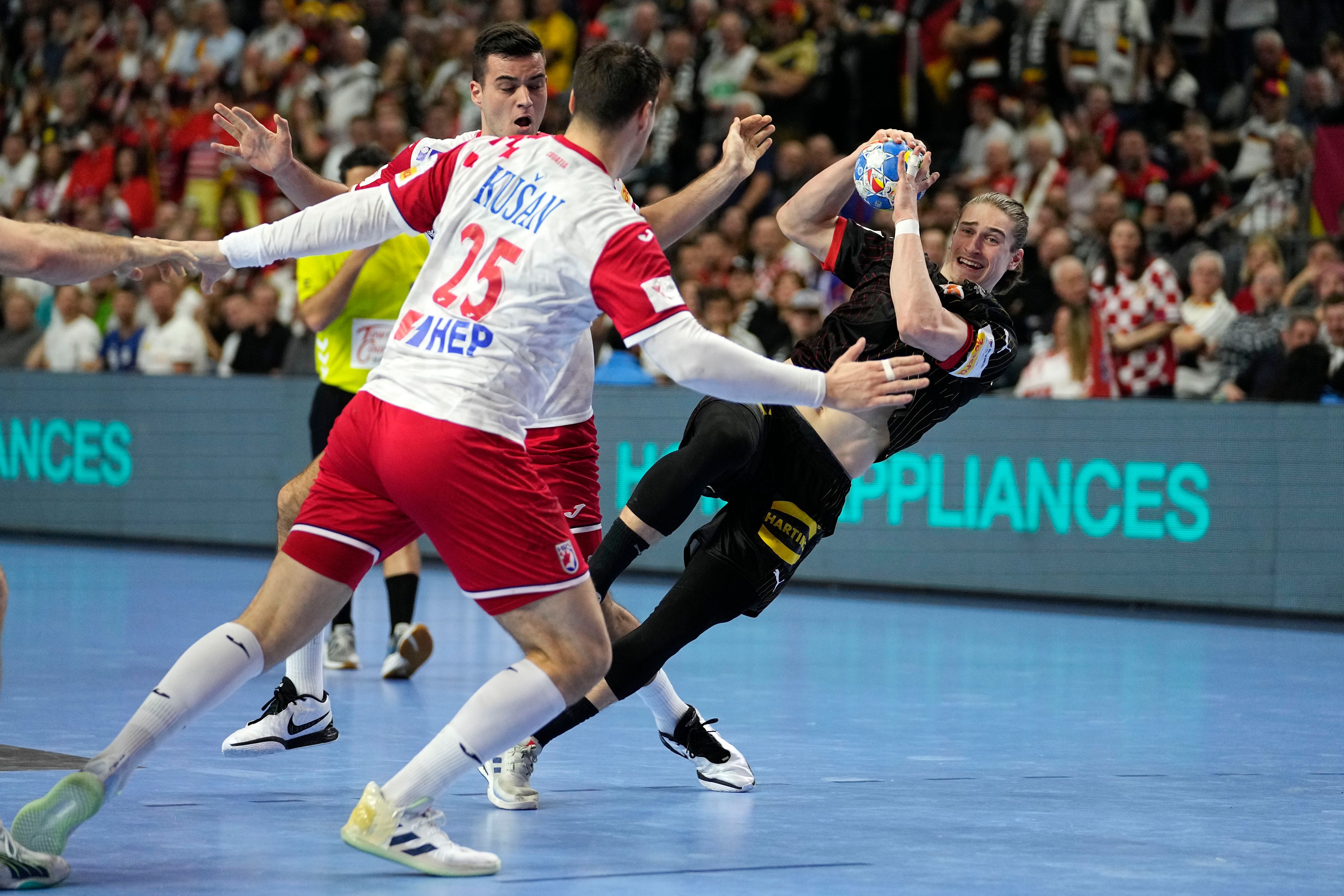 Die deutschen Handballer kommen gegen Kroatien deutlich unter die Räder. 