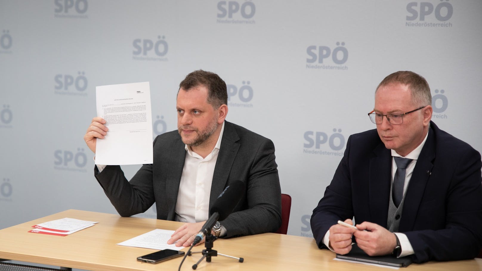 SPÖ-NÖ-Landesgeschäftsführer Wolfgang Zwander und Vösendorfs Vizebürgermeister Alfred Strohmayer.