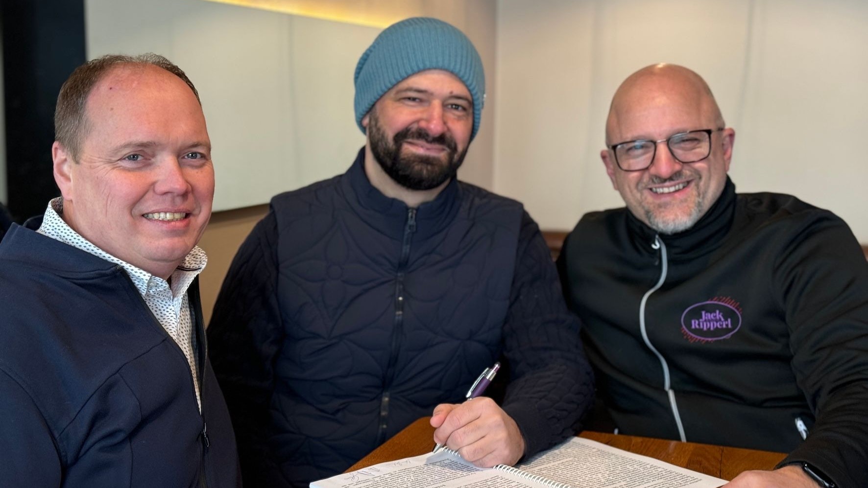  Die Verträge sind unterschrieben, bald gehts los: JACK THE RIPPERL-Erfinder Johannes Roither, Neo-Franchisenehmer Stefan Rieger und JTR-Gesellschafter Wolfgang Gittmaier (v. l. n. r.)