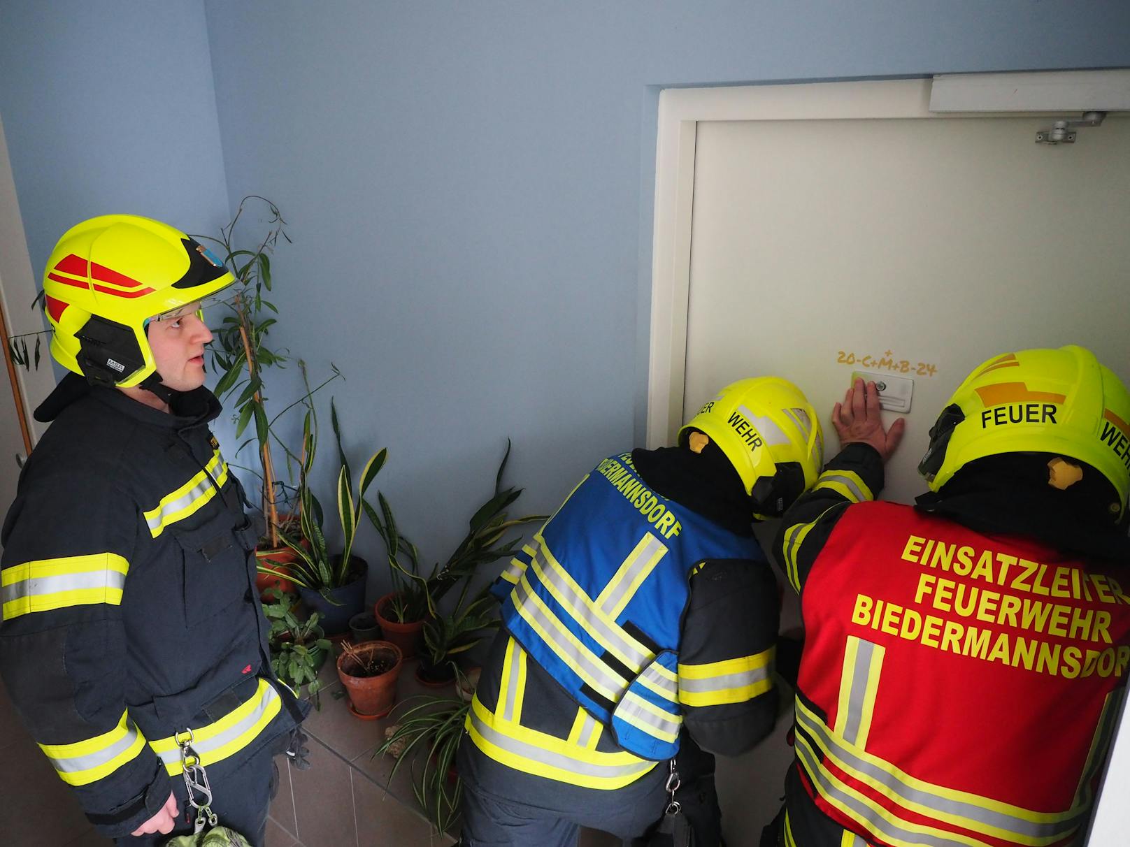 Feuerwehr öffnete dann die Türe