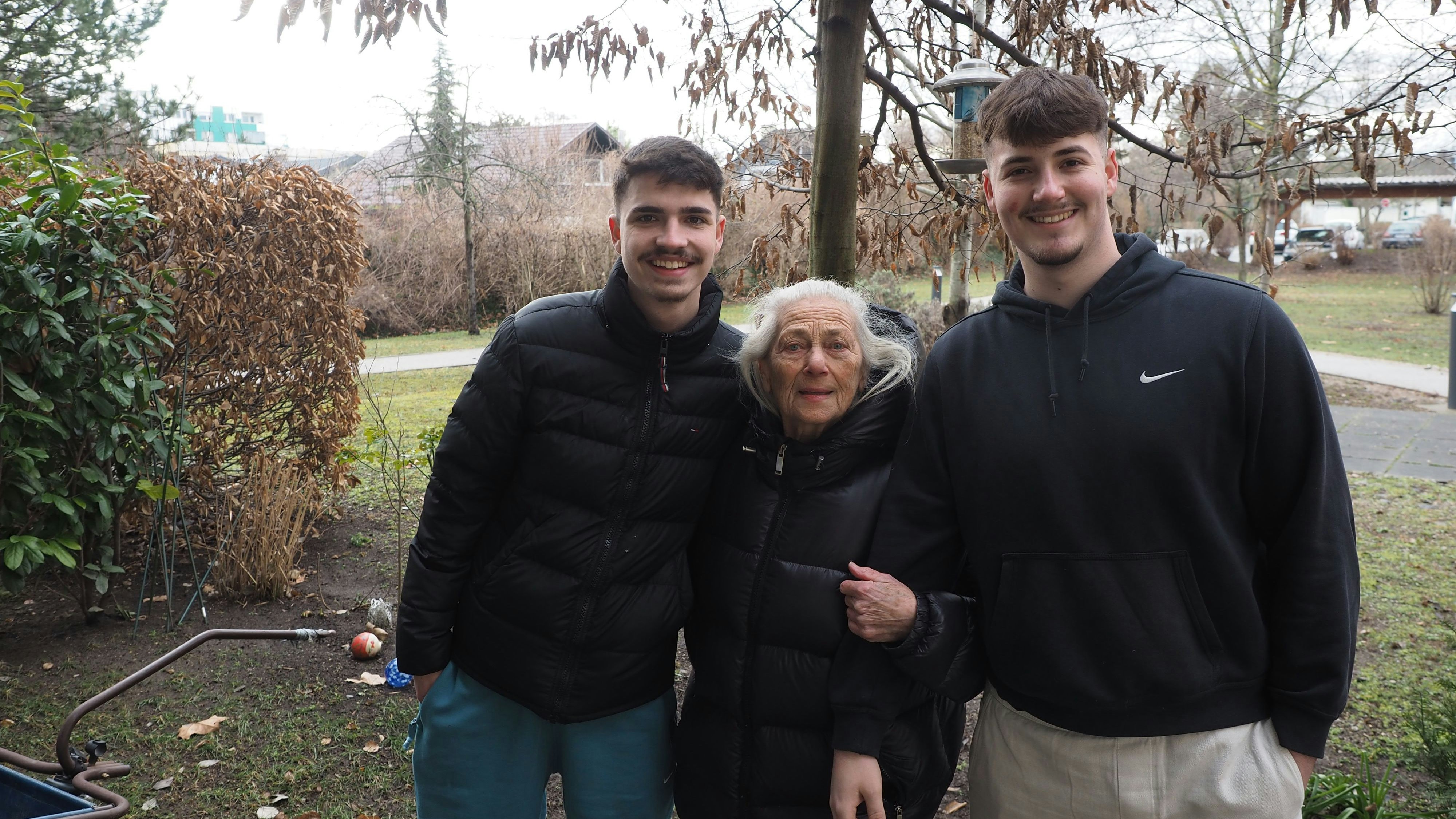 Ausgesperrt: Schüler und Feuerwehr halfen Seniorin in Biedermannsdorf