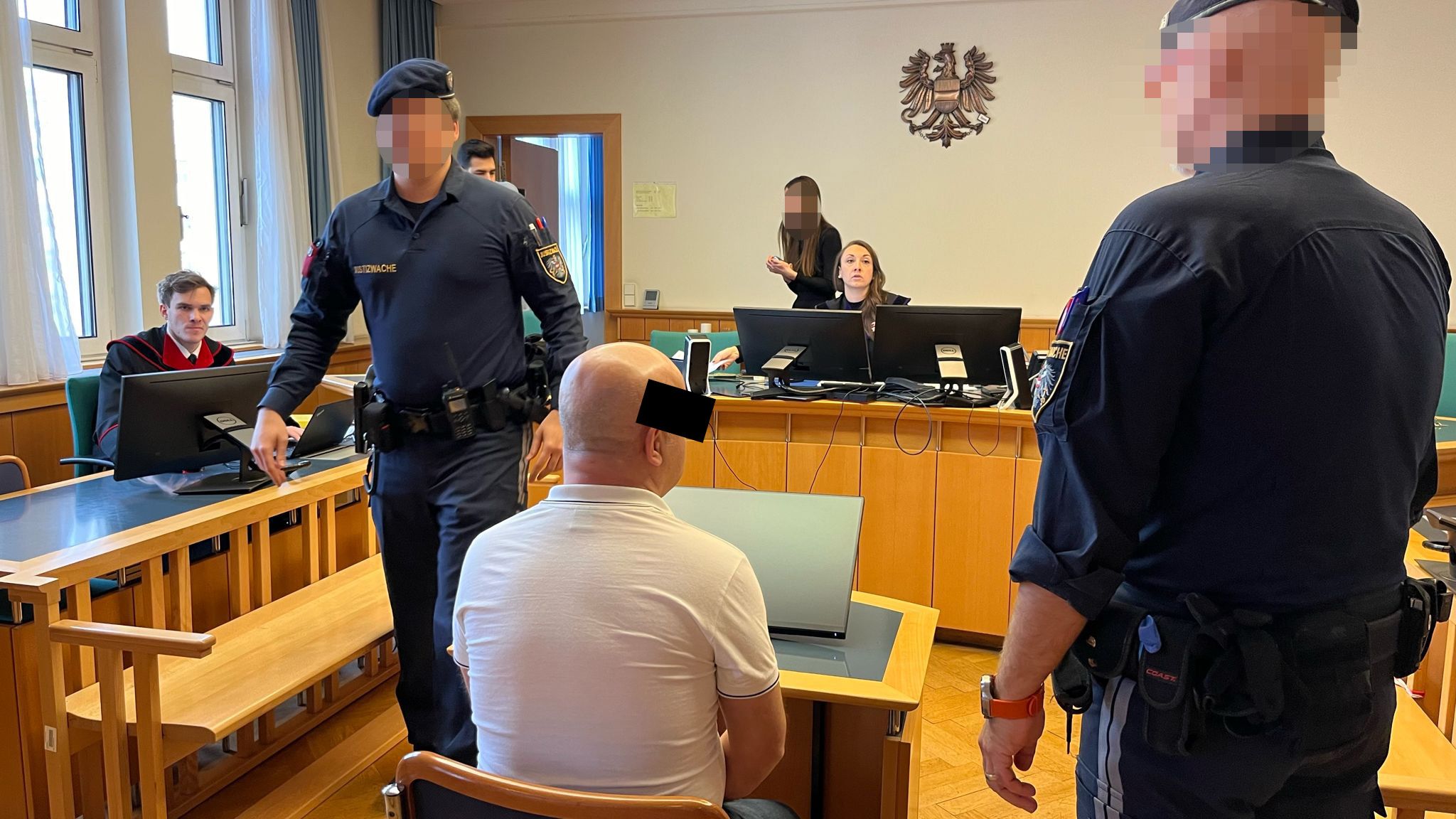 Der Angeklagte hatte Schwierigkeiten zu verstehen, warum er in U-Haft gekommen war und vor Gericht musste.