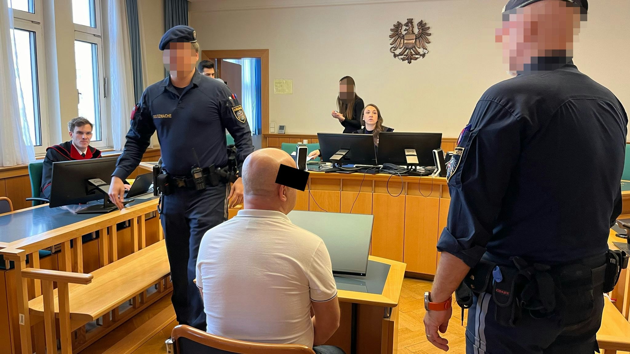 Der Angeklagte hatte Schwierigkeiten zu verstehen, warum er in U-Haft gekommen war und vor Gericht musste.