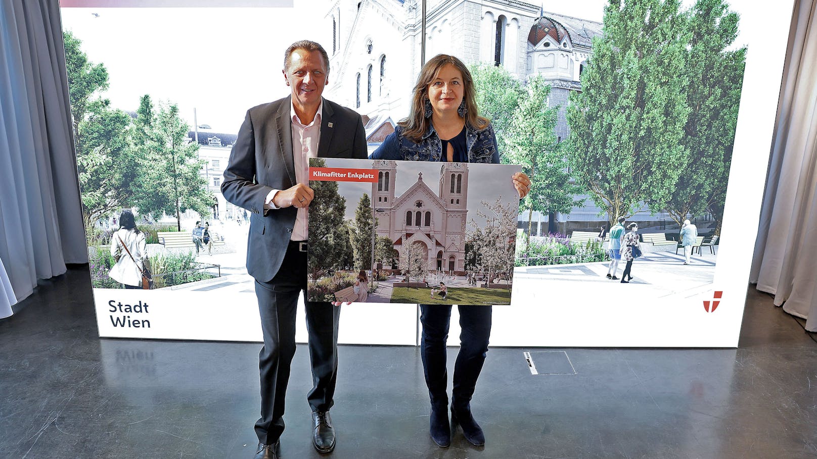 Bezirksvorsteher Thomas Steinhart und Planungsstadträtin Ulli Sima (beide SPÖ) präsentierten die Pläne für den Enkplatz. 