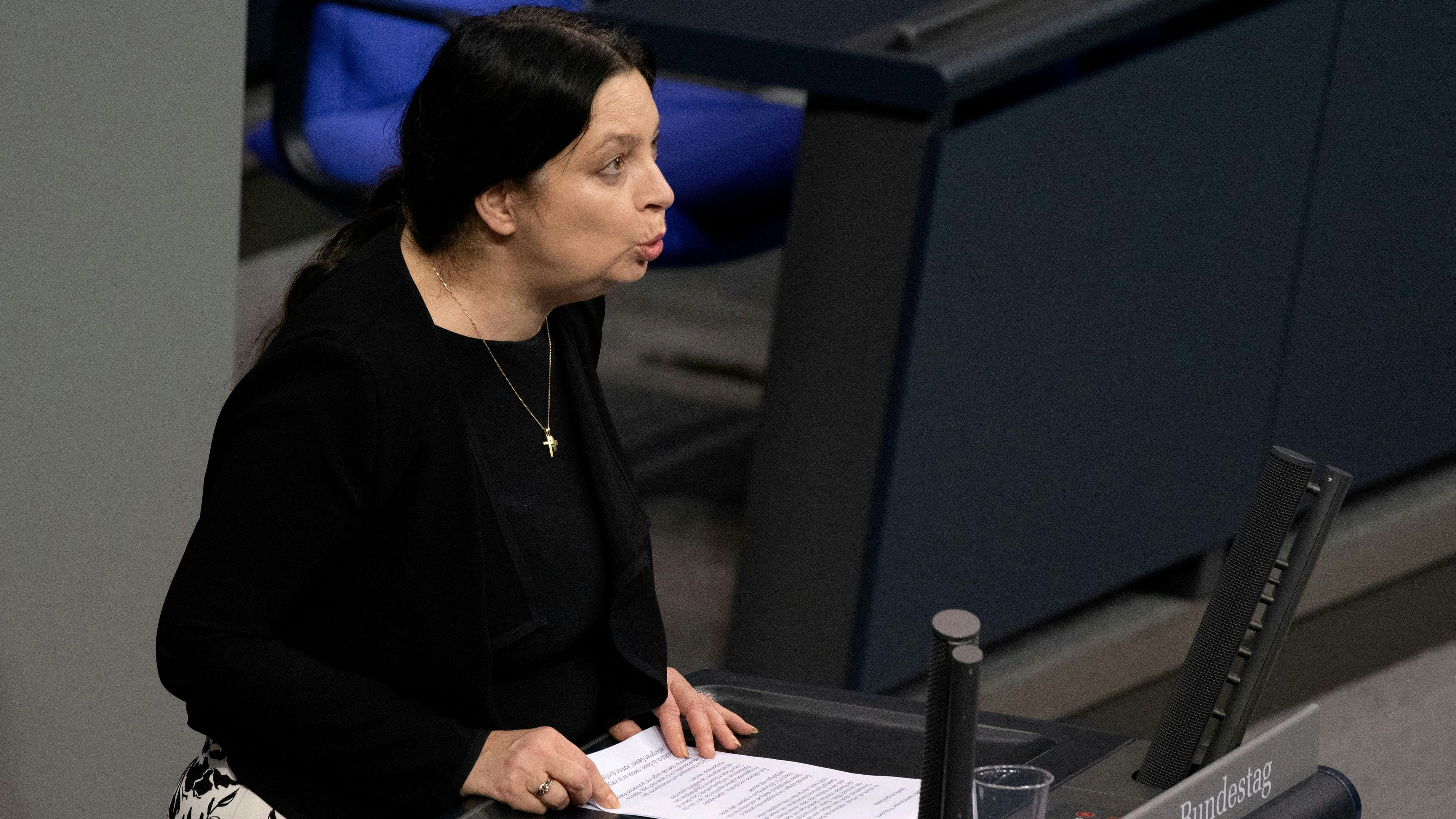 Birgit Malsack-Winkemann hält für die AfD eine Rede im Bundestag
