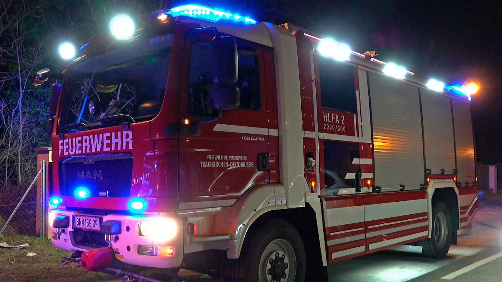 Die Feuerwehr Oeynhausen musste am Donnerstag früh morgens auf die B17 ausrücken.