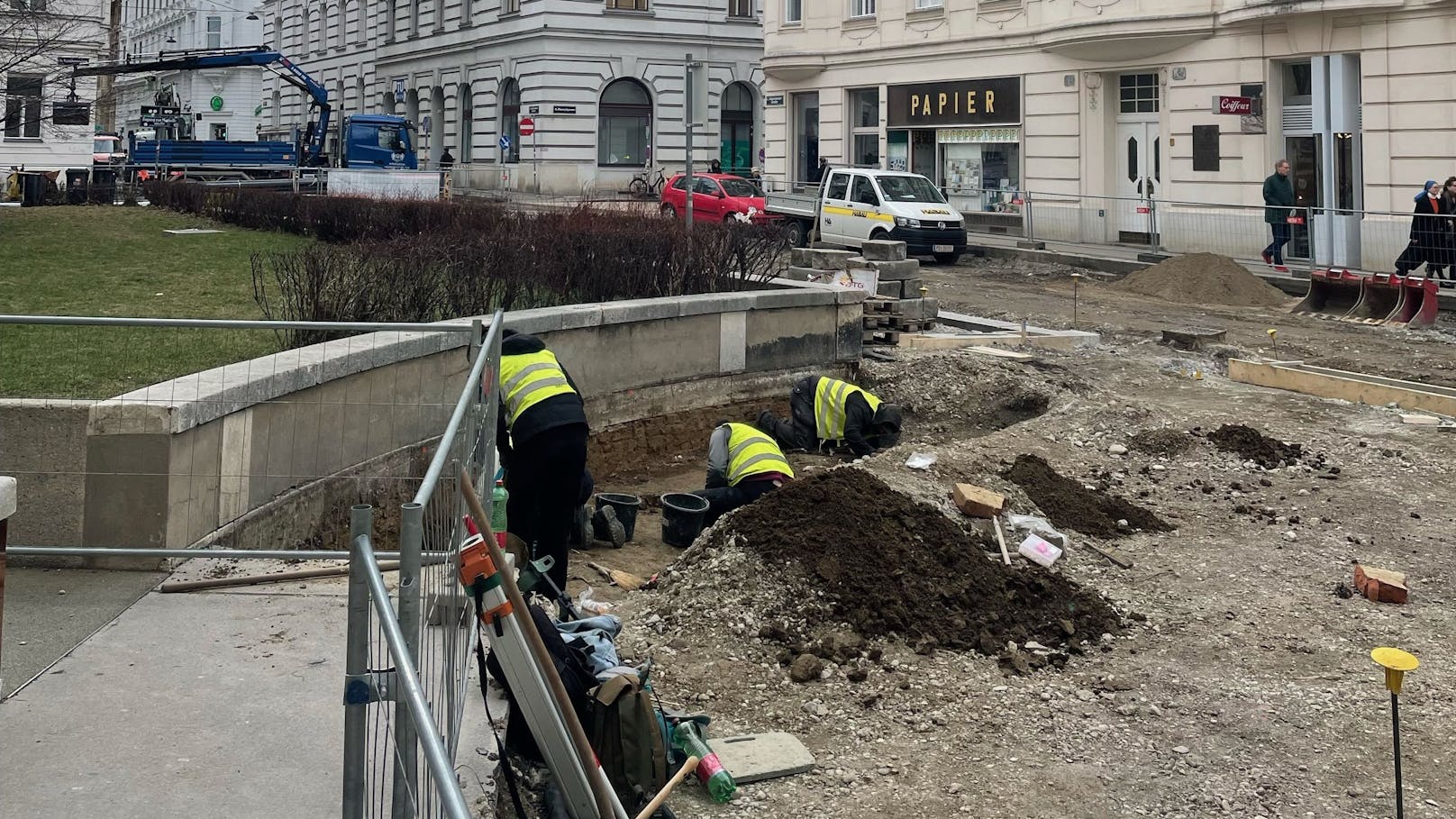 Eigentlich sollte ein Radweg gebaut werden, dann riefen die Arbeiter die Ausgräber.