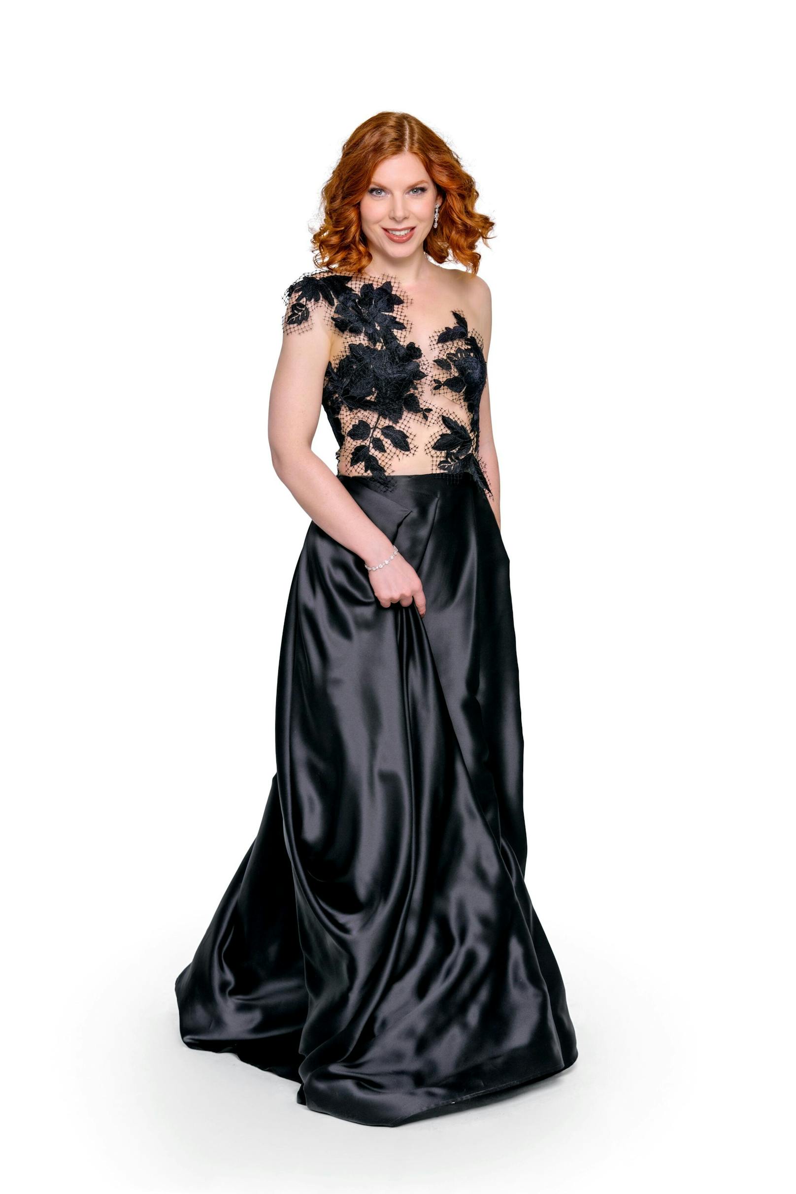 Teresa Vogl setzt für ihren Auftritt auf dem Ball der Bälle auf ein Kleid der österreichischen Designerin Michel Mayer.