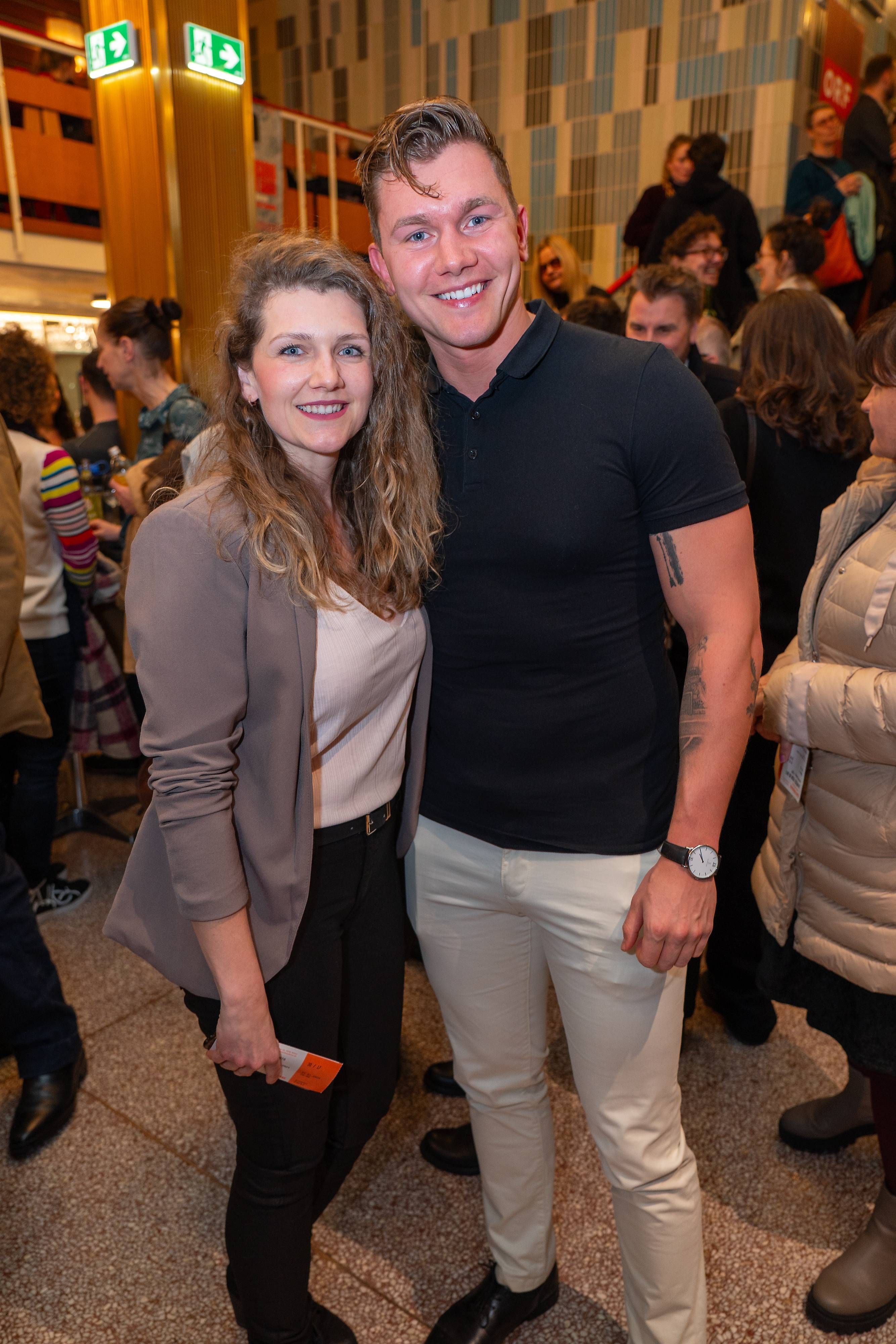 Roman Schindler mit Schwester Carina, die in 