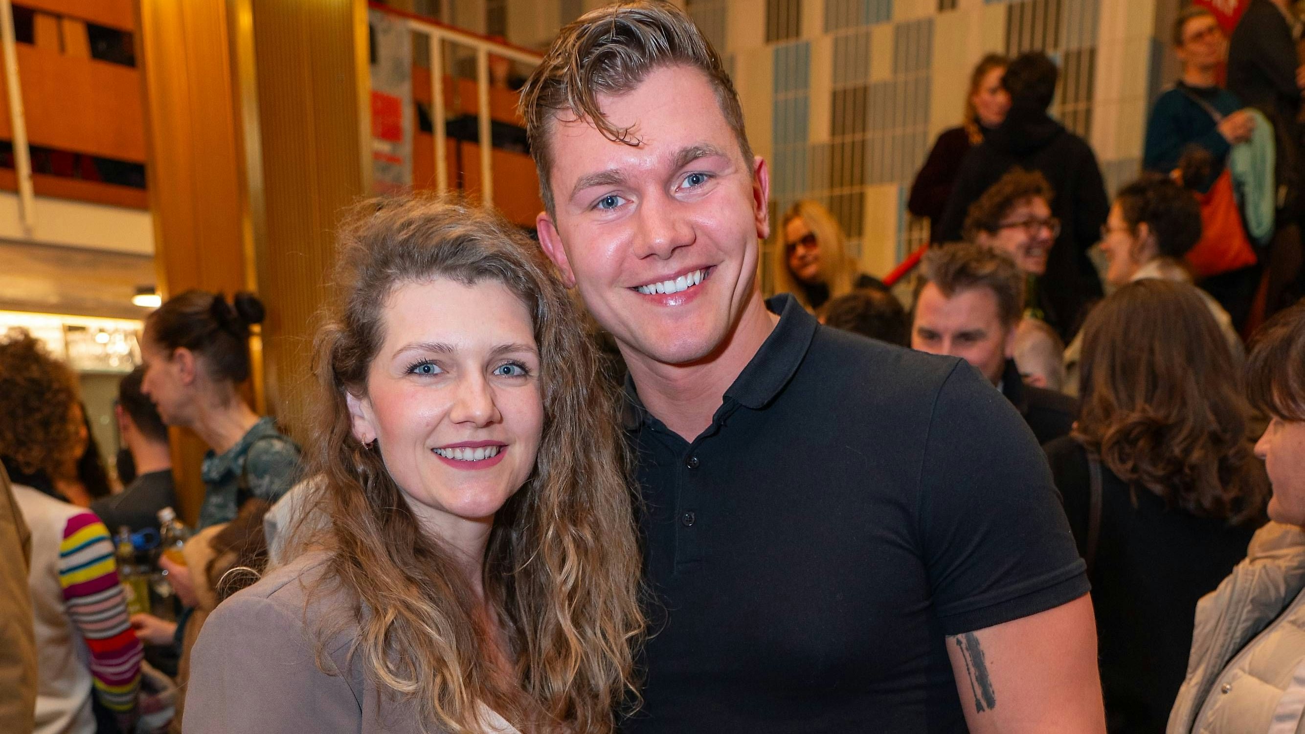 Roman Schindler mit Schwester Carina, die in "Persona Non Grata" eine Nebenrolle spielte.