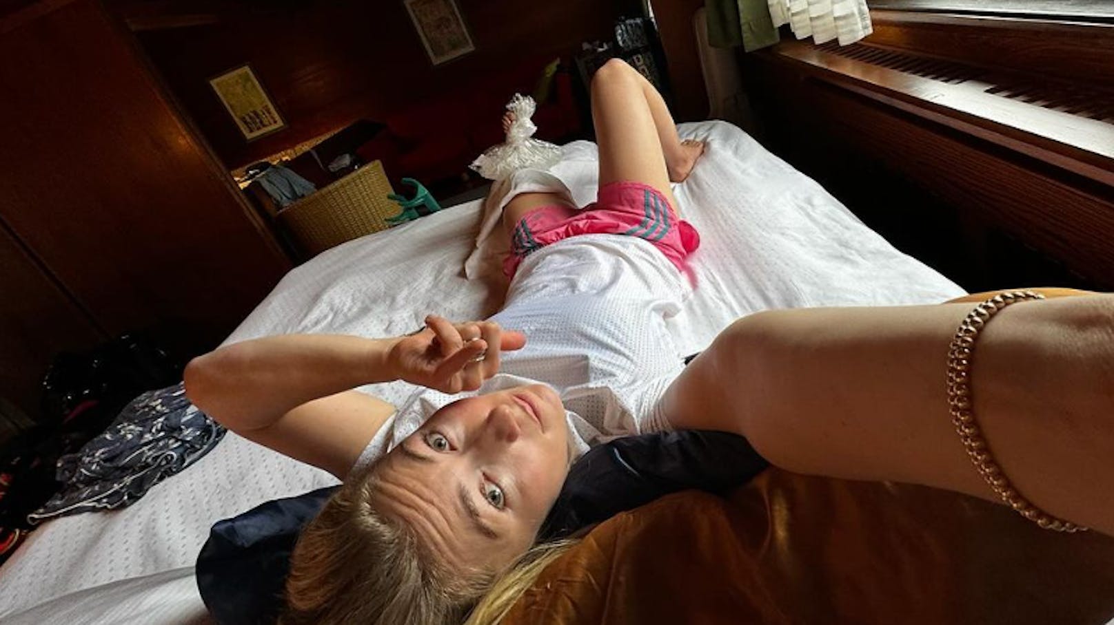 Verletzte Shiffrin meldet sich mit Selfie aus dem Bett