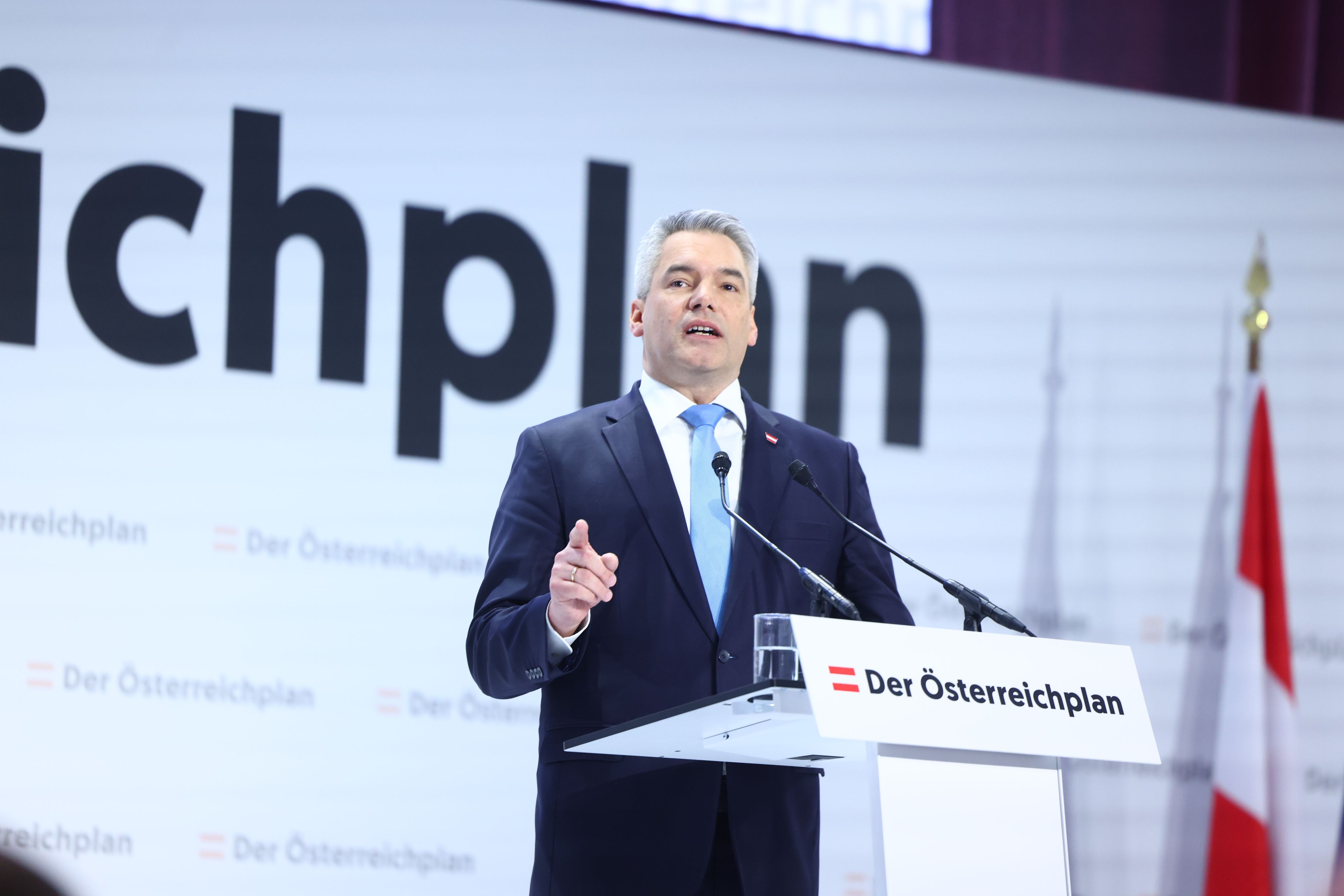 Karl Nehammer geriet am Sonntag ins Kreuzfeuer der Kritik.