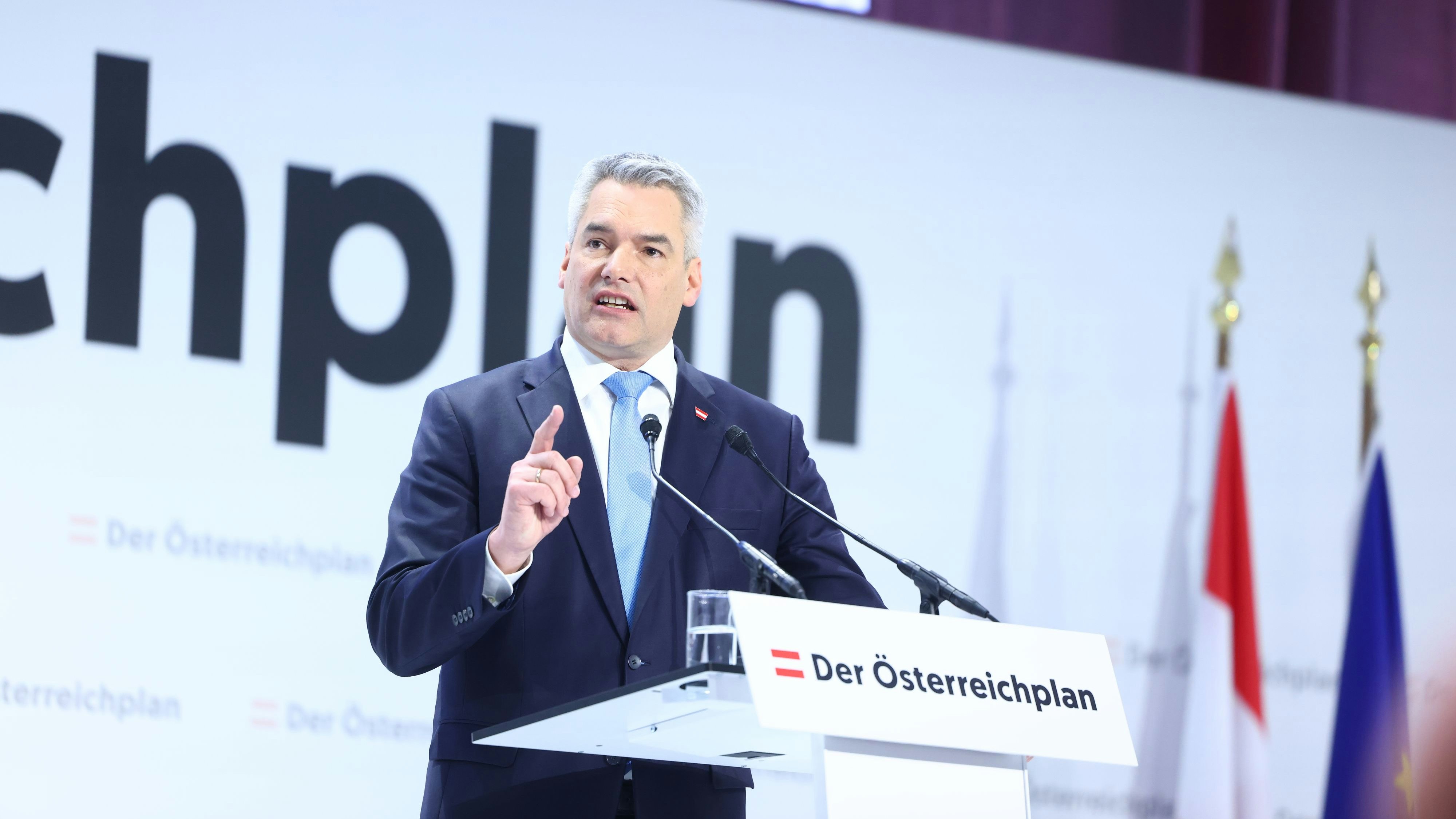 Karl Nehammer während seiner Rede in Wels. 