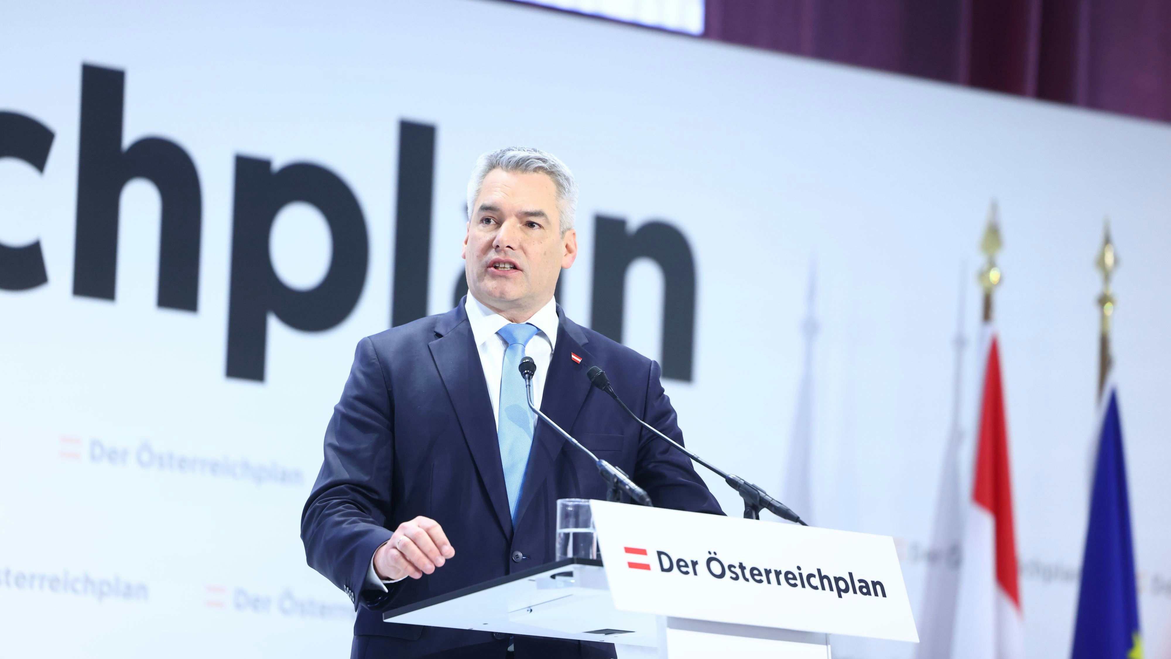 Karl Nehammer während seiner Rede in Wels. 