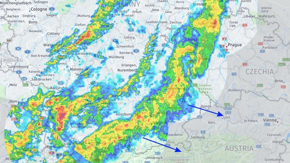 Eine massive Kaltfront zieht von Bayern nach Österreich. 