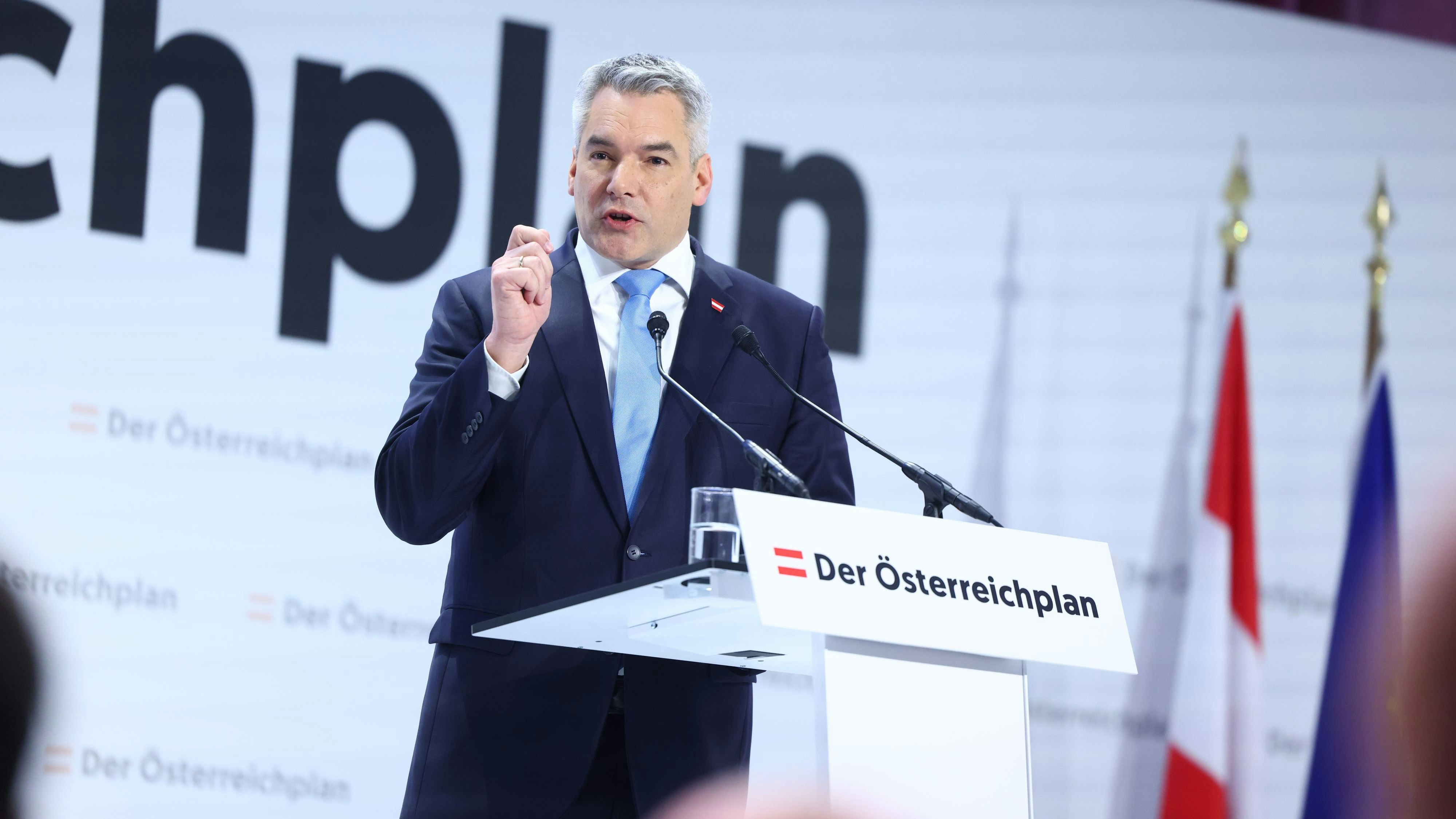 Karl Nehammer während seiner Rede in Wels. 