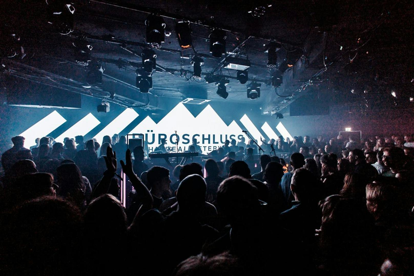 11 Jahre Büroschluss bot ein hochkarätiges DJ-Line-up, angeführt von Jonas Fröhlich, dem Resident-DJ von Büroschluss München, und dem Überraschungs-Live-Act von Stereoparty. 