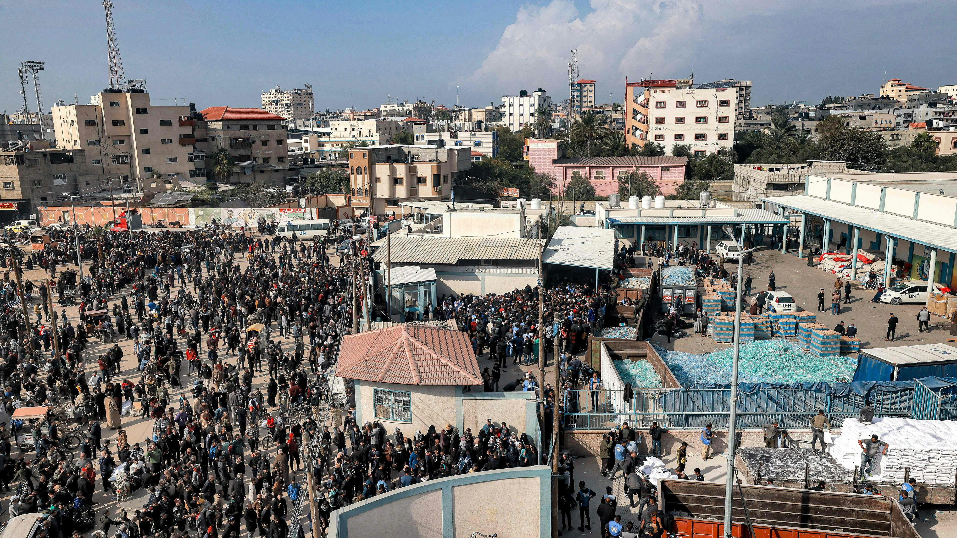 Das UN-Hilfswerk für palästinensische Flüchtlinge (UNRWA; United Nations Relief and Works Agency for Palestine Refugees in the Near East) verteilt Hilfsgüter im Gazastreifen. Nun wurden aber schwere Vorwürfe laut. 