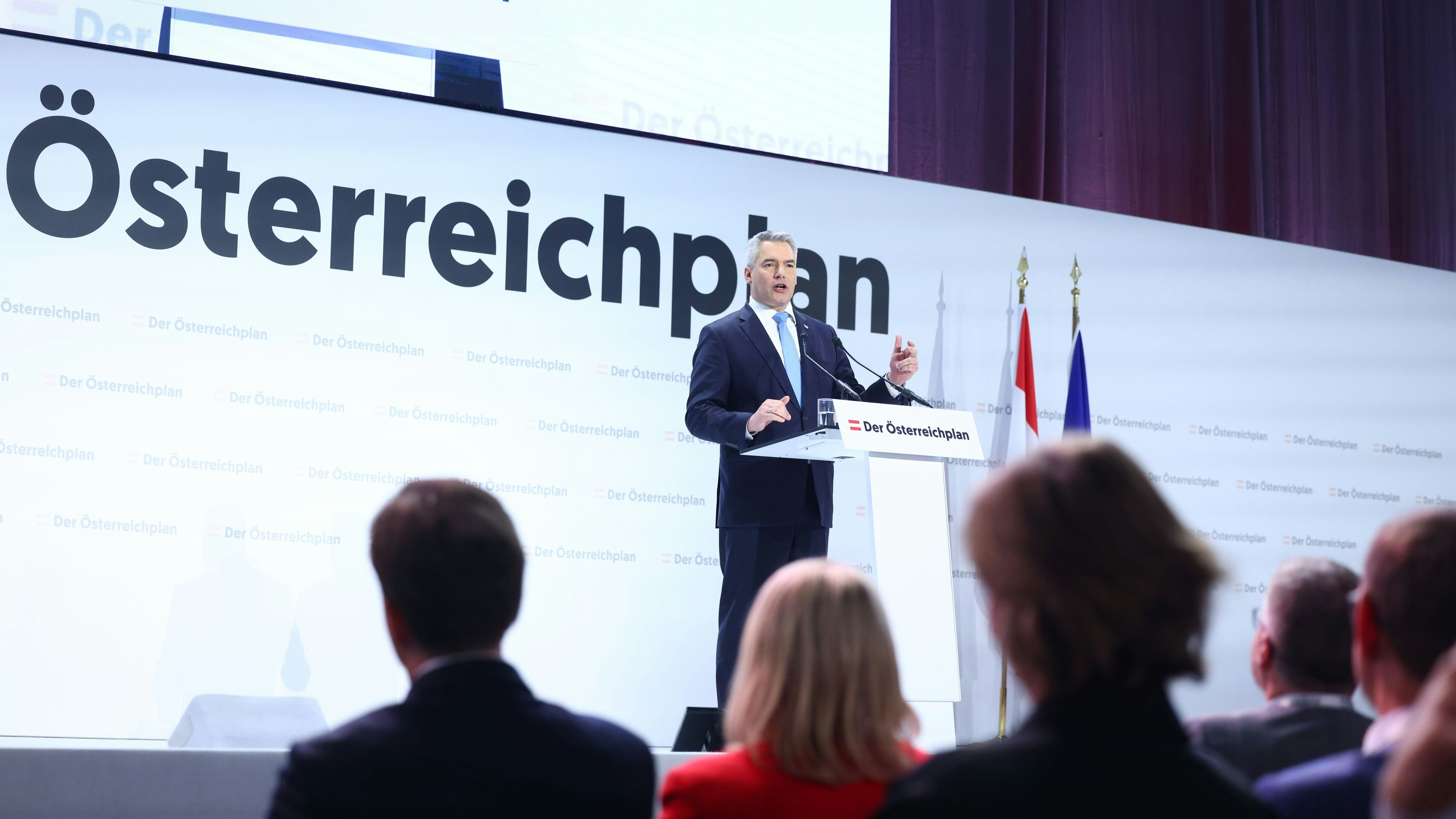 Karl Nehammer während seiner Rede in Wels. 