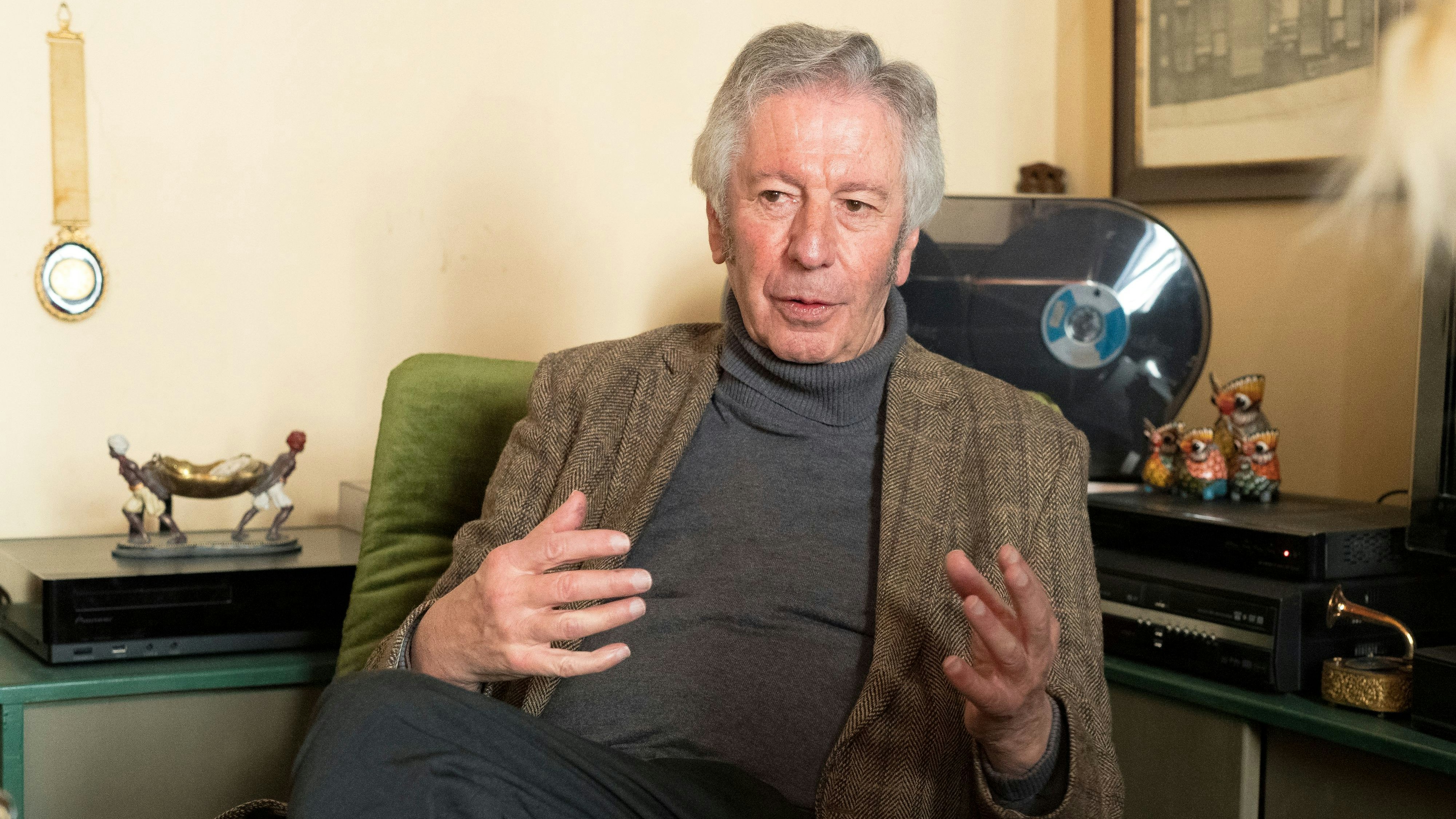 Download von www.picturedesk.com am 27.01.2024 (17:08).  Interview mit Autor Alfred Komarek in seiner Wohnung. Wien, am 20.03.2019. - 20190320_PD14574 - Rechteinfo: Rights Managed (RM) Nur für redaktionelle Nutzung!