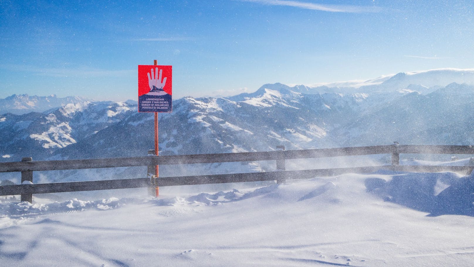 Tourengeherin bei Lawinenabgang in Tirol getötet