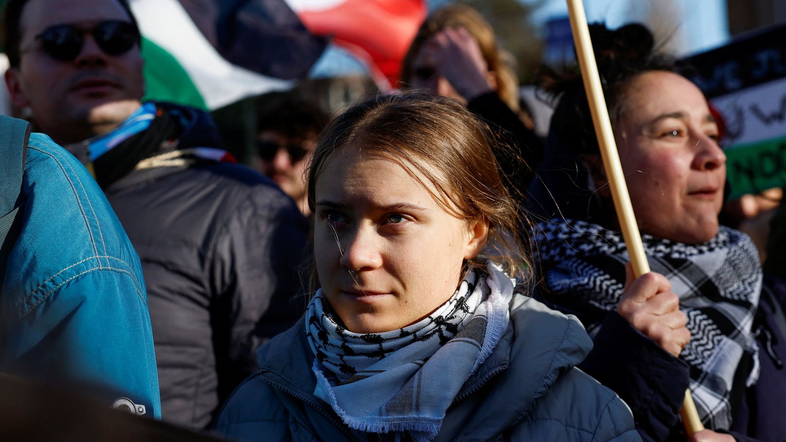 Auch Klimaaktivistin Greta Thunberg nahm am Samstag an einer Demonstration vor dem Internationalen Gerichtshof (IGH) teil.