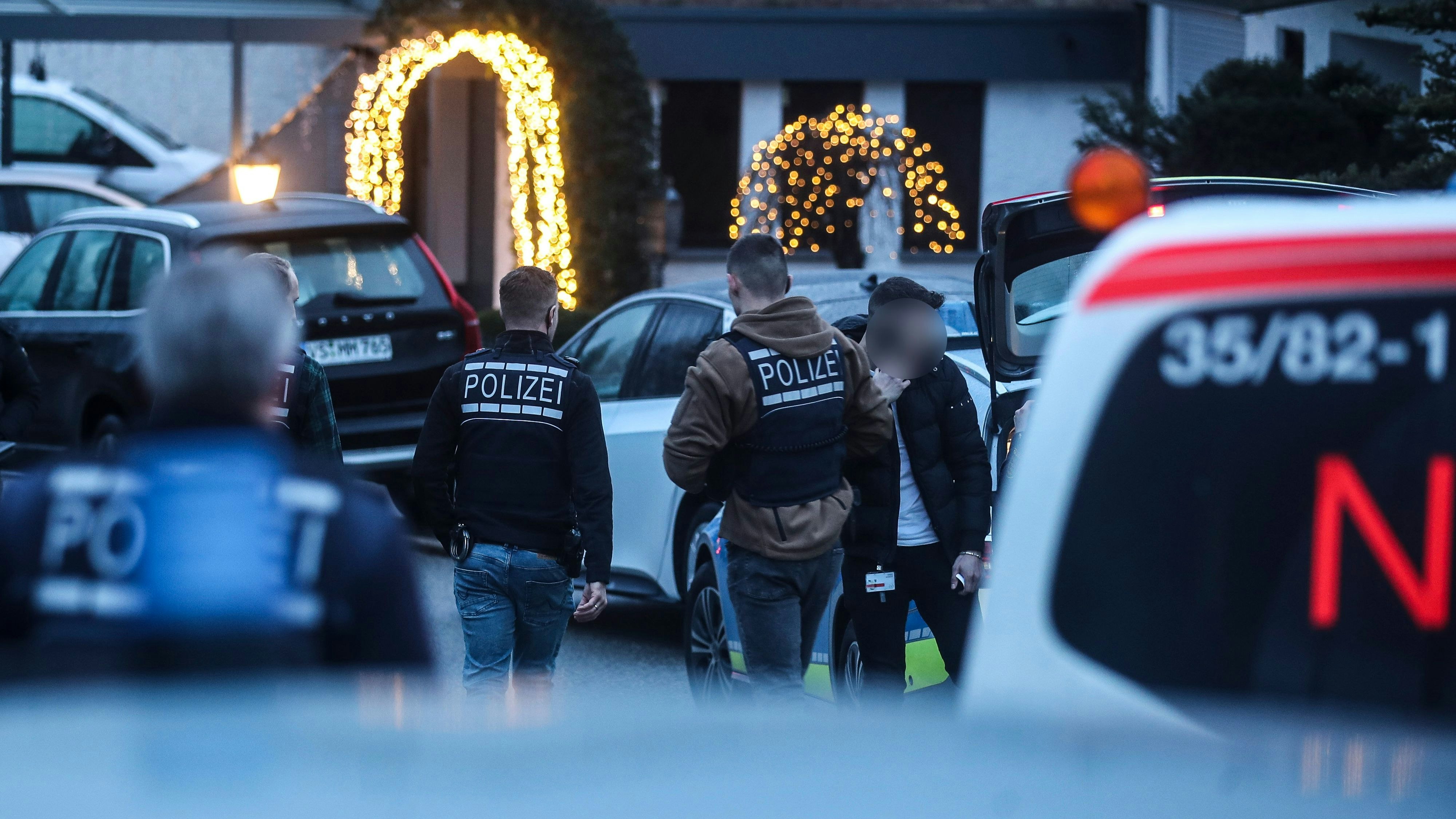 Die Ermittlungen am Tatort laufen.