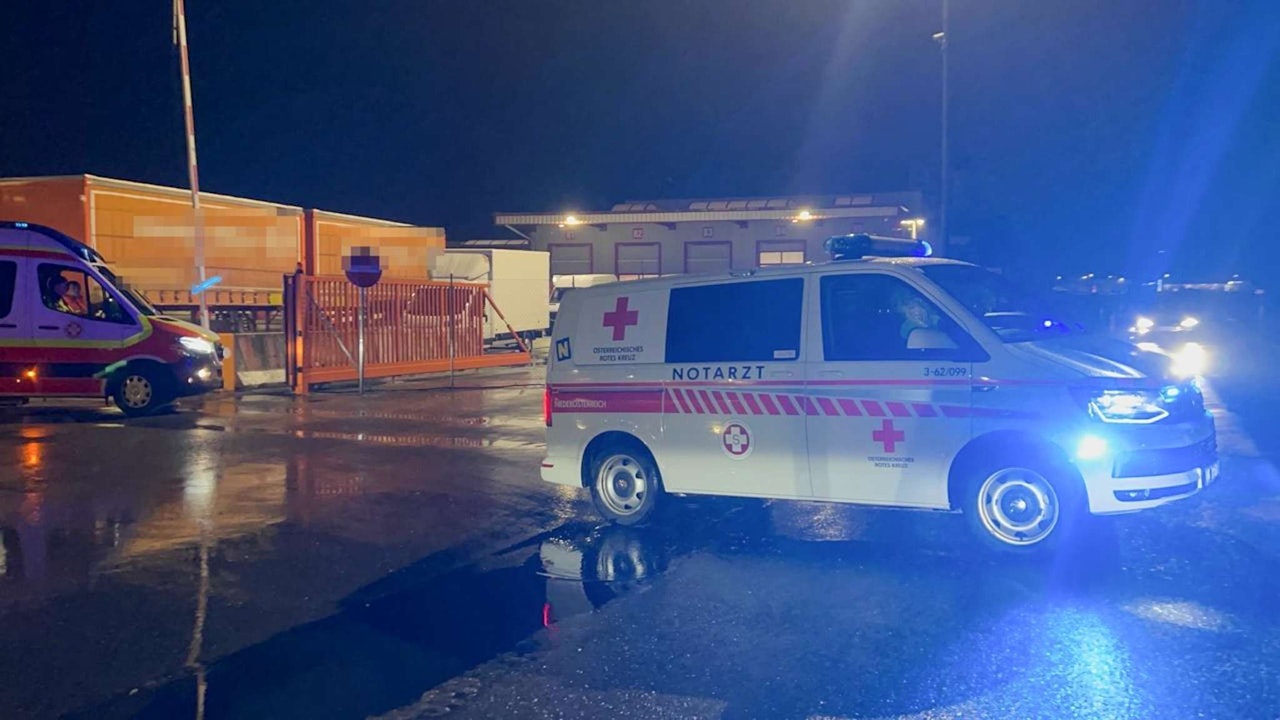 Heute.at - Von Lkw überrollt – Mann (61) stirbt am Weg ins Spital