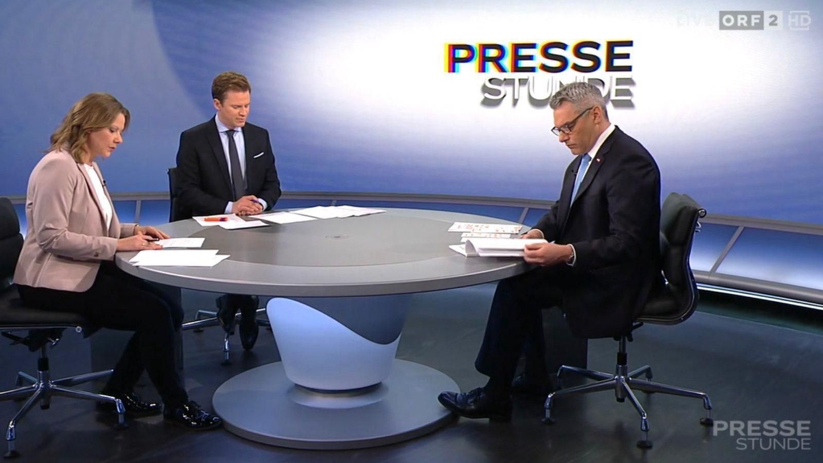 Bei der Lektüre musste die "dem Alter geschuldete Brille" gezückt werden.